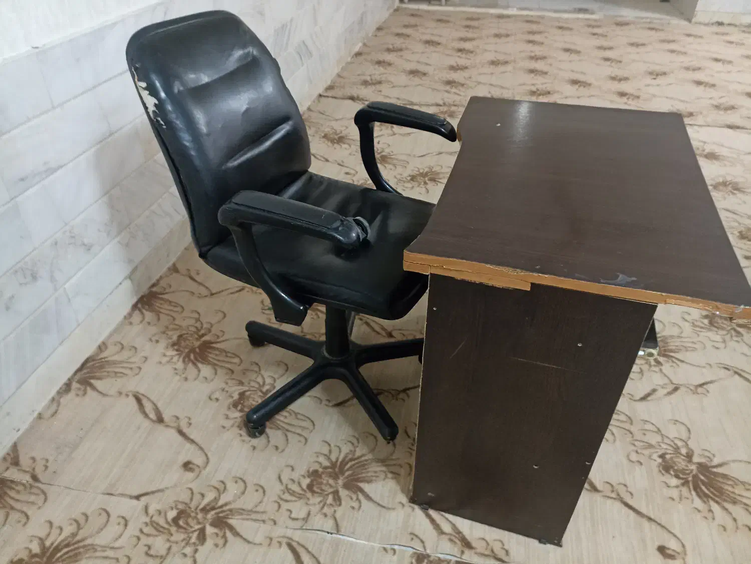 میز کامپیوتر و صندلی چرخدار|میز تحریر و کامپیوتر|قم, انسجام|دیوار