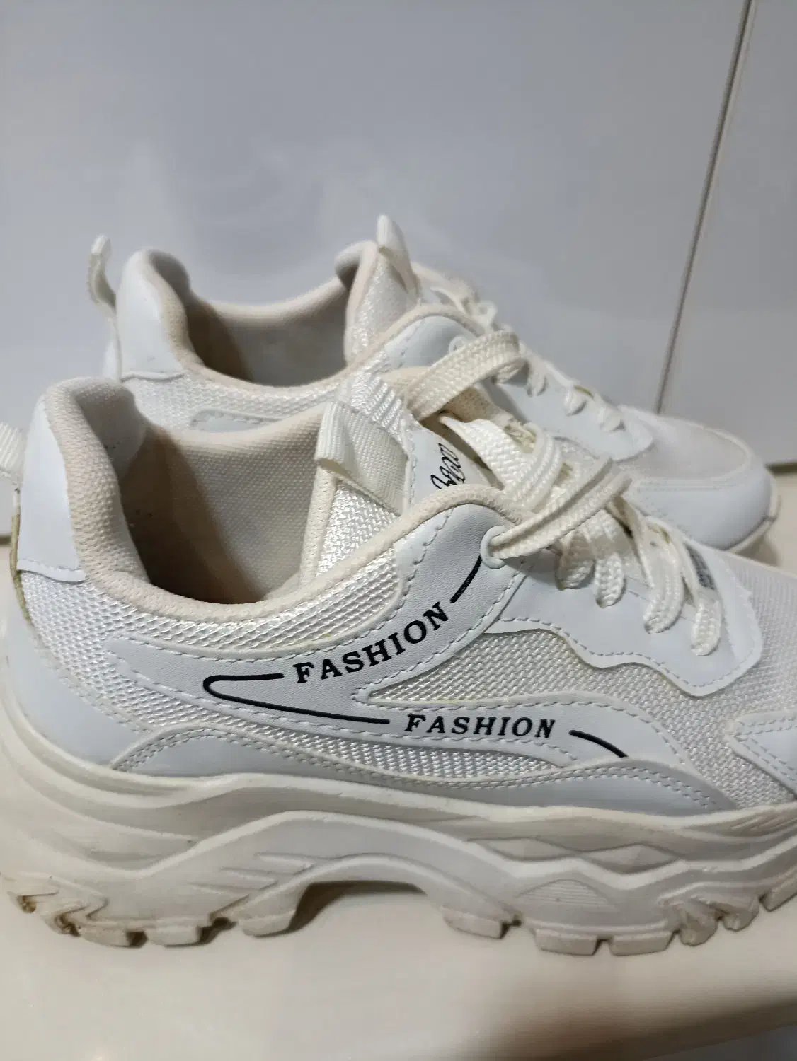 اسپرت دخترانه سفید|کیف، کفش، کمربند|شاهین دژ, |دیوار