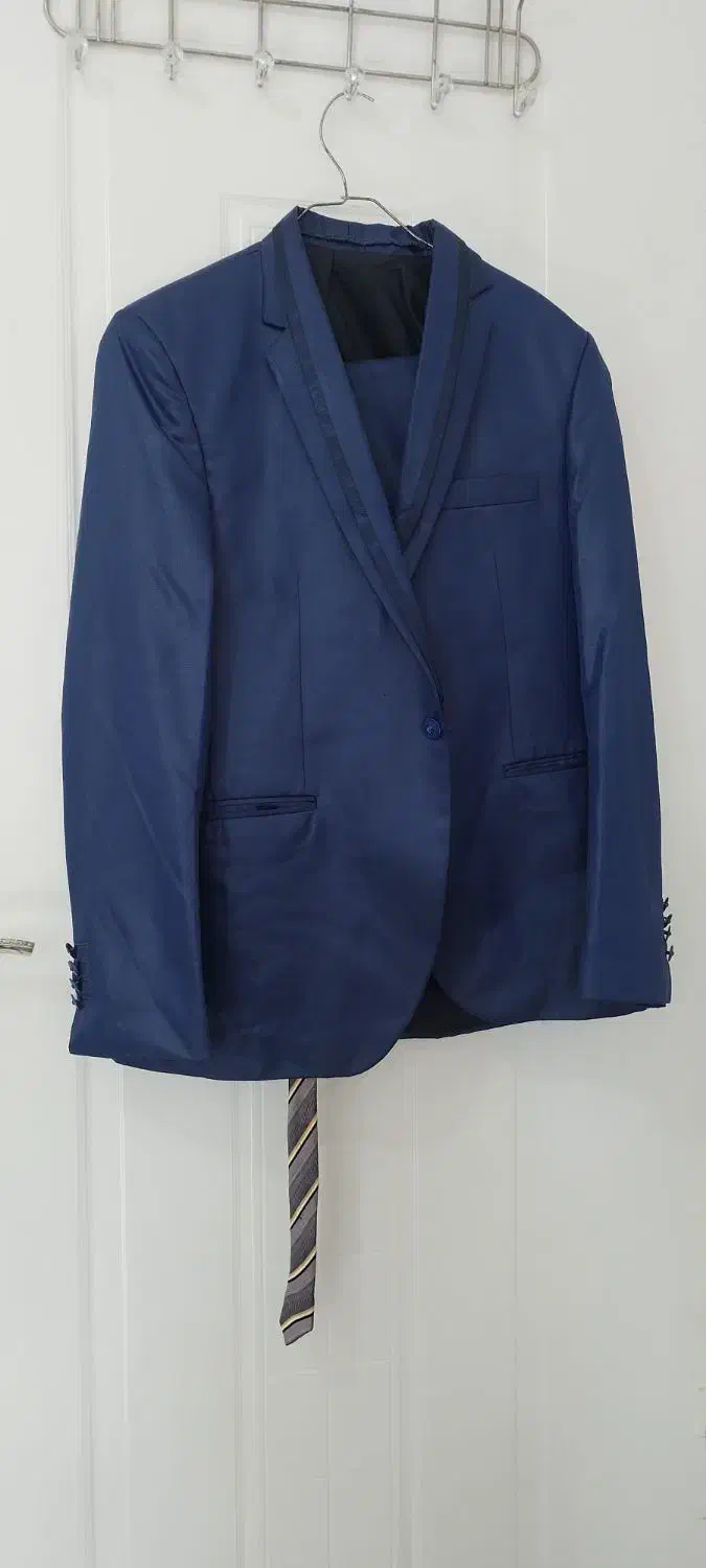 کت و شلوار مردانه|لباس|رشت, یخسازی|دیوار