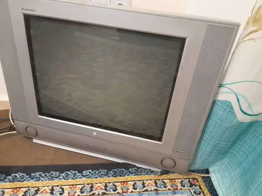 تلویزیون|تلویزیون و پروژکتور|اندیشه, اندیشه فاز ۱|دیوار