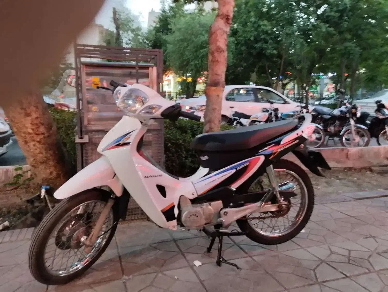 موتور لیزر ۱۲۵ بی کلاج طرح ویب|موتورسیکلت|شاهین‌شهر, شهرک گلدیس|دیوار