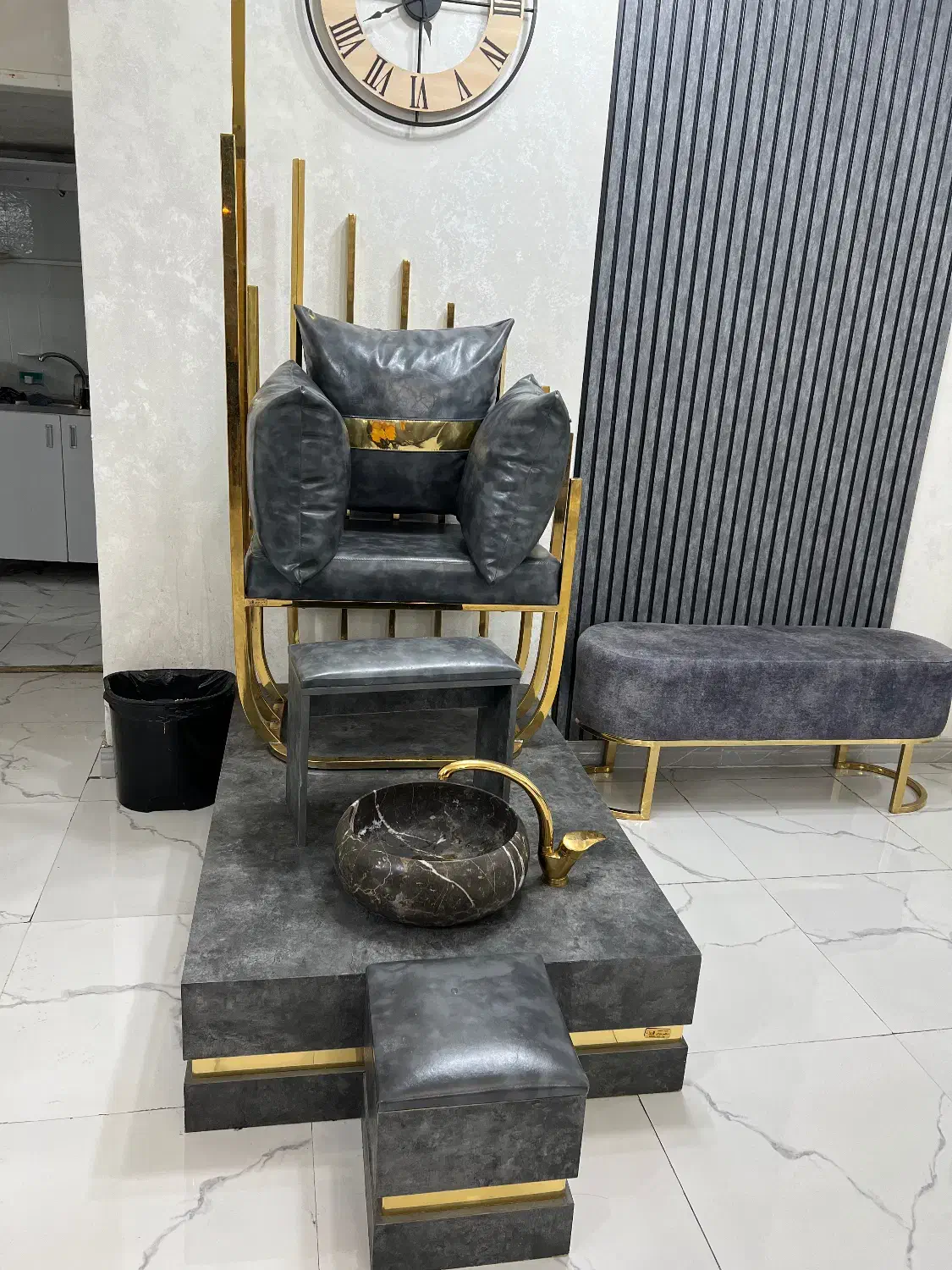 صندلی پدیکور با تمام وسایل مدل آبشار در حد نو|آرایشگاه و سالن‌های زیبایی|فومن, |دیوار