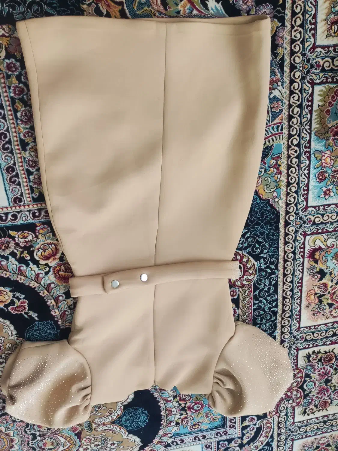 لباس مجلسی نو|لباس|بوژگان, |دیوار