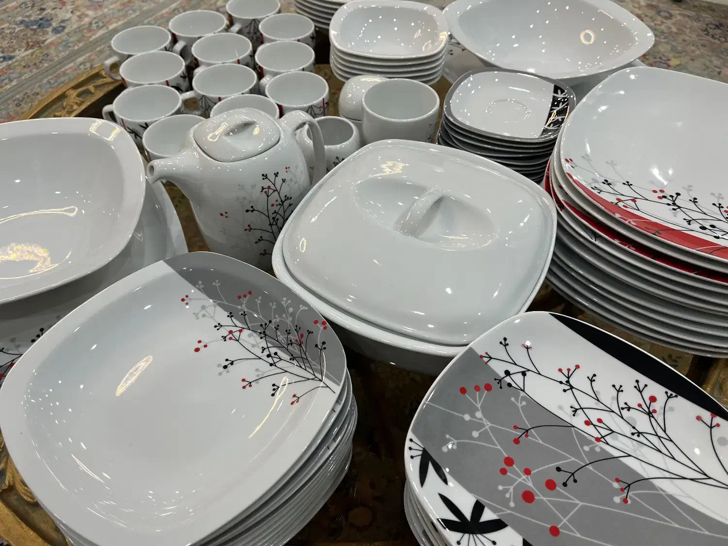 دوسرویس چینی زرین ۱۲نفره و کریستال اصل پی ارسی|ظروف سرو و پذیرایی|کرج, حصارک بالا|دیوار