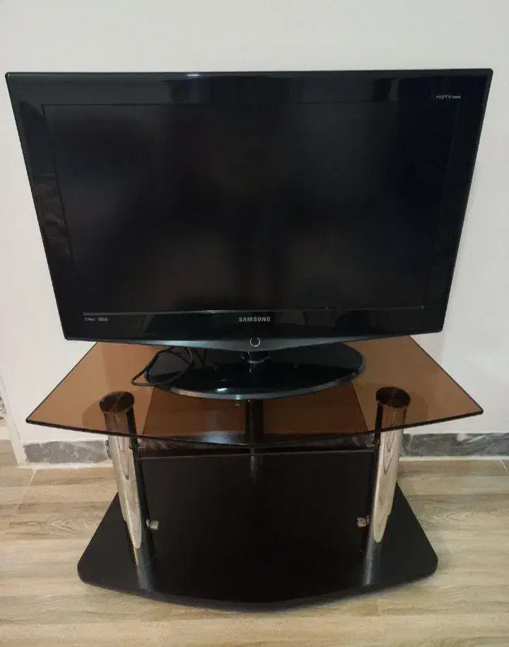 تلویزیون سامسونگ همراه با میز|تلویزیون و پروژکتور|مشکیندشت, |دیوار