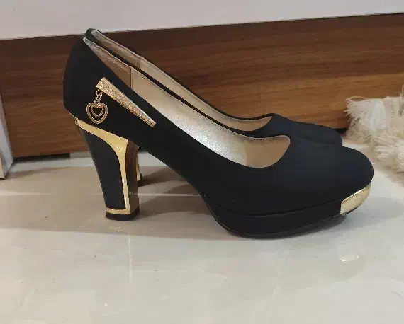 کفش مجلسی|کیف، کفش، کمربند|قم, شهر قائم|دیوار