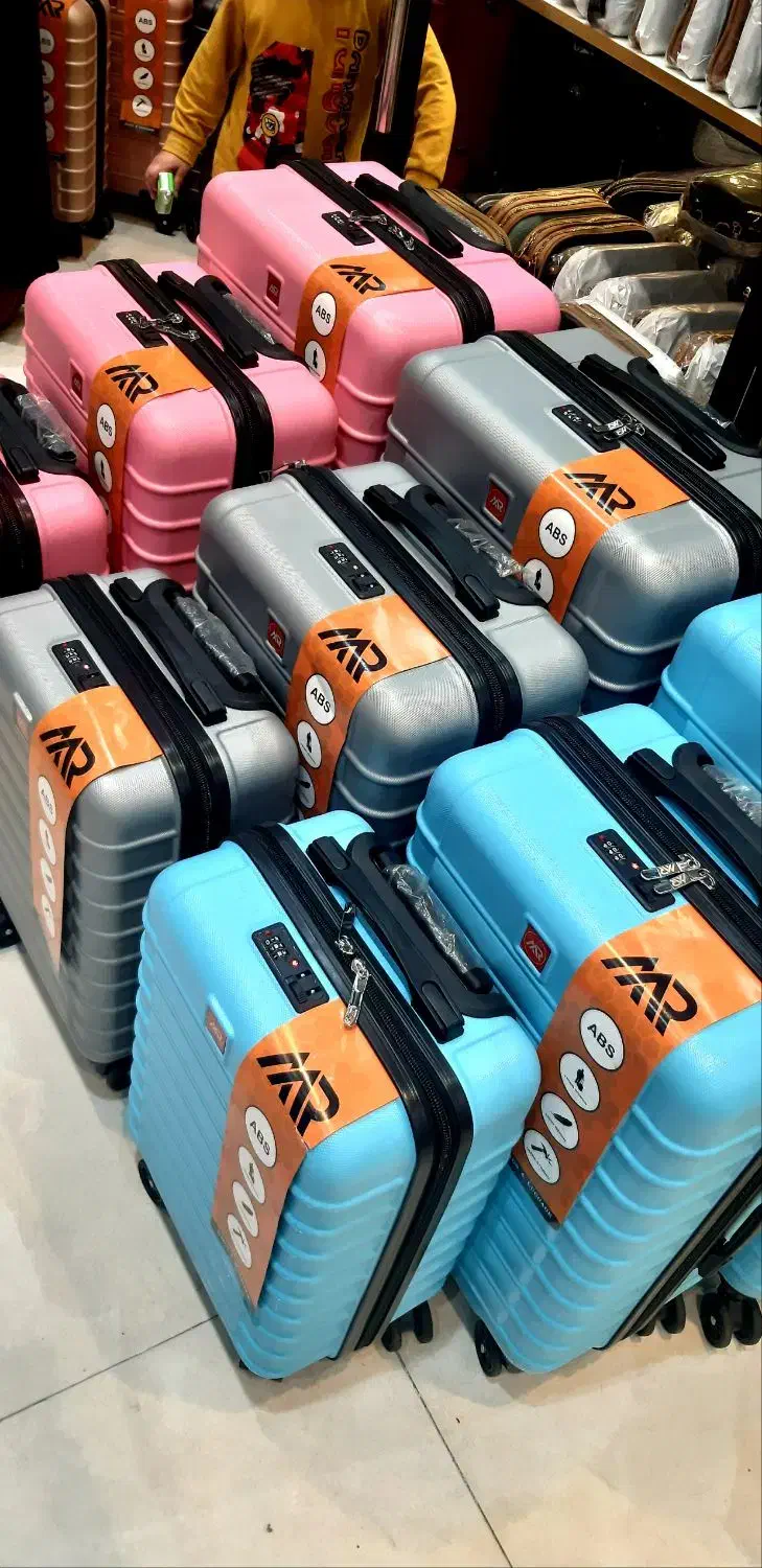 چمدان MR در حراج/اکونومی ۱۰۰درصدنشکن(ارسال رایگان)|کیف، کفش، کمربند|مشهد, آزادشهر|دیوار