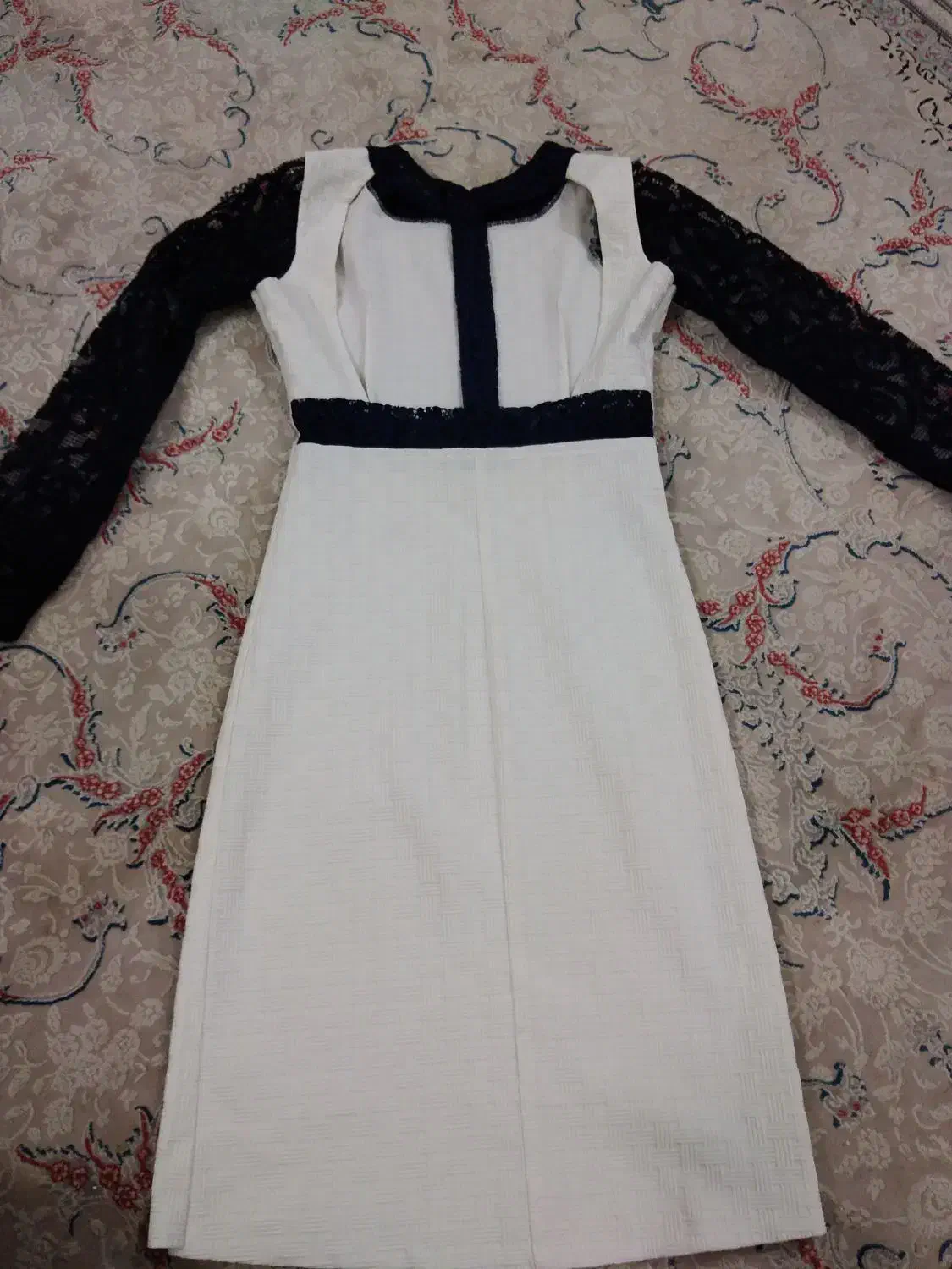 تعدادی لباس|لباس|قرچک, زیبا شهر|دیوار