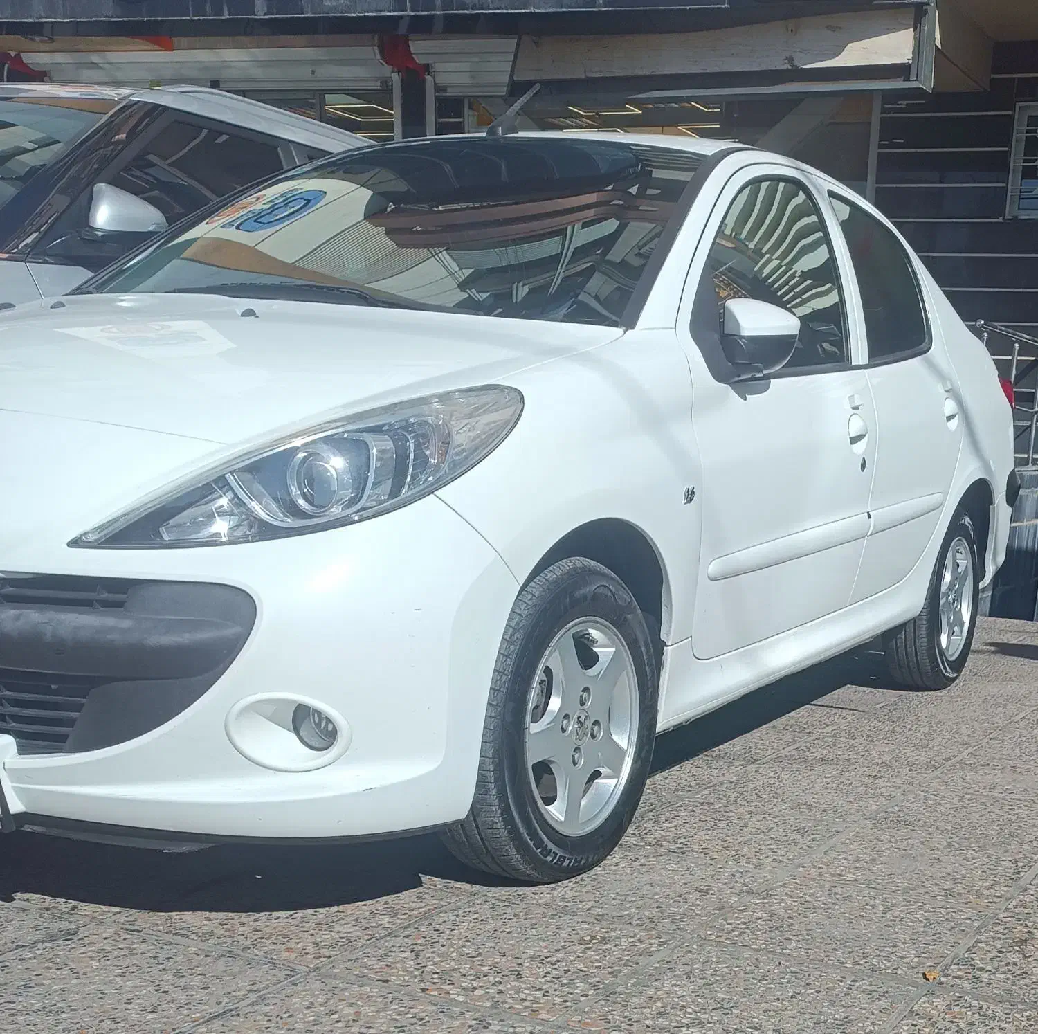 207 sd اتومات فابریک 98|خودرو سواری و وانت|شیراز, ملاصدرا|دیوار