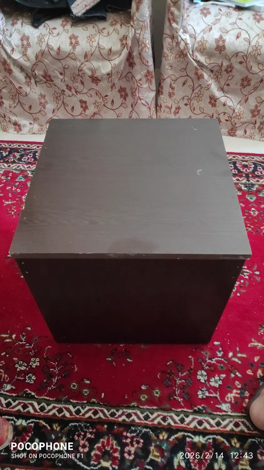 دو عدد میز|میز تحریر و کامپیوتر|گلبهار, شهر جدید گلبهار|دیوار