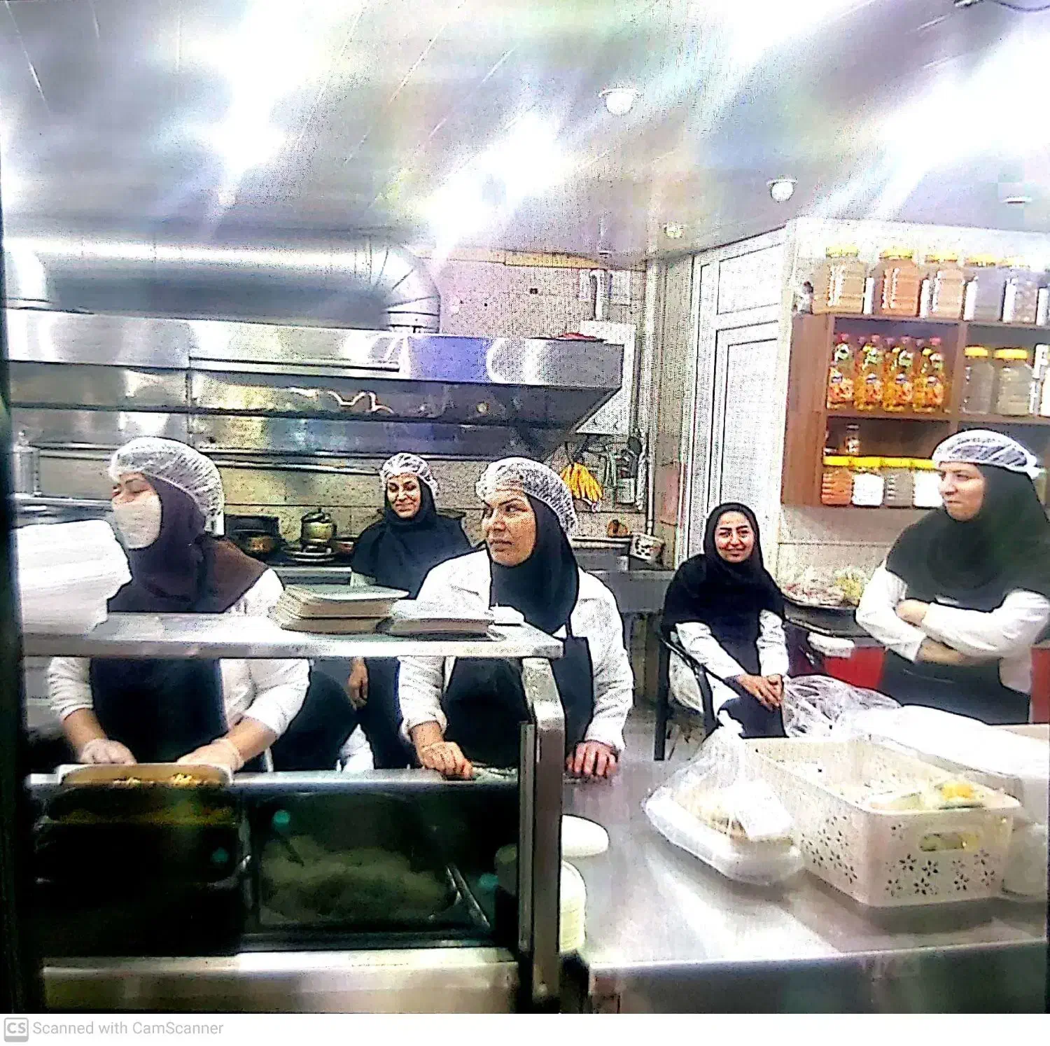 کمک آشپز خانم|استخدام خدمات فروشگاه و رستوران|اهواز, شهرک دانشگاه|دیوار