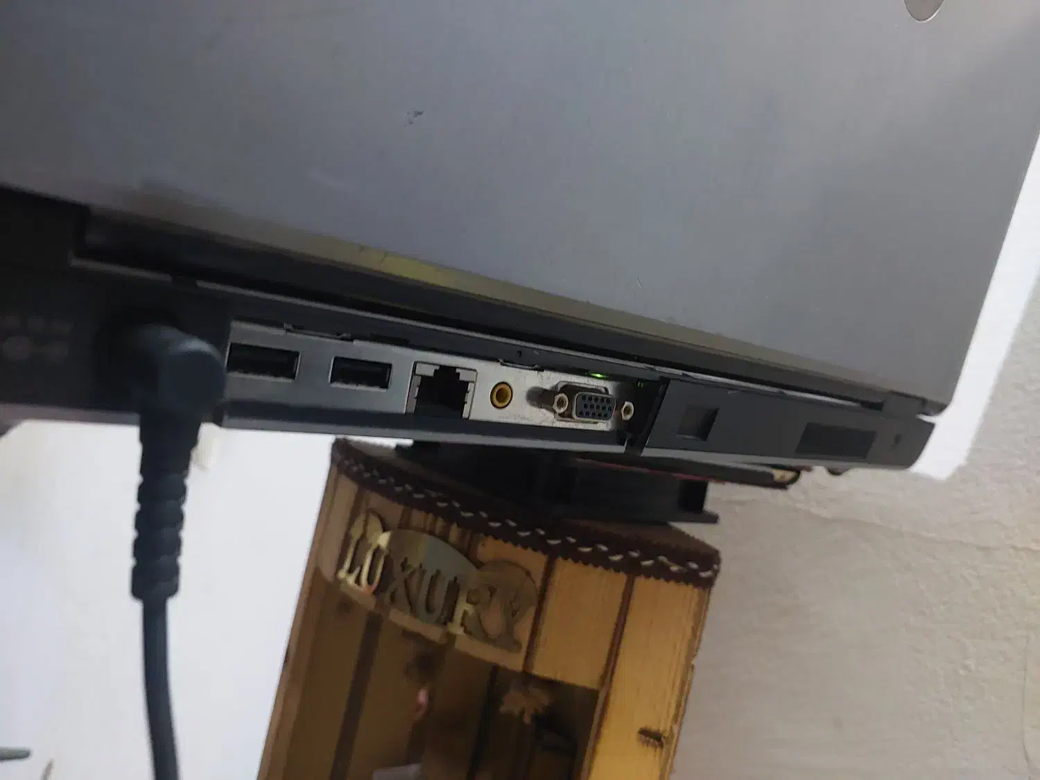 لپ تاپ سونی|رایانه همراه|اندیشه, اندیشه فاز ۱|دیوار