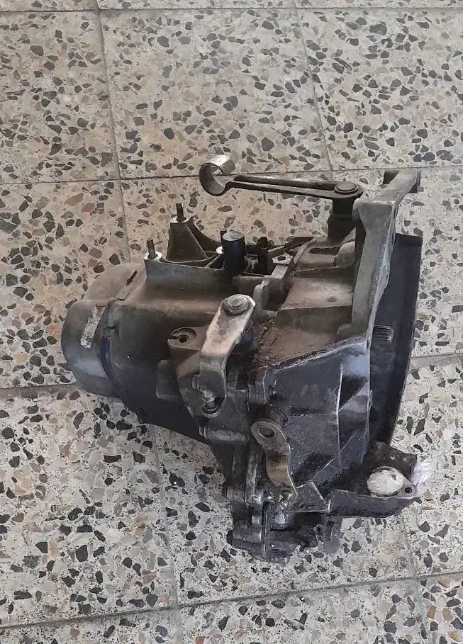 گیربکس۲۰۶فرانسوی|قطعات یدکی و لوازم جانبی|بندر انزلی, پرستار|دیوار