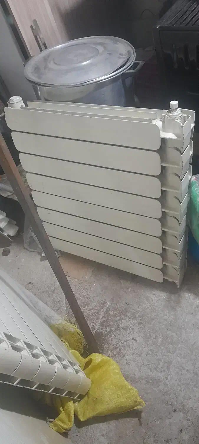 ۳عدد رادیاتور.  ۲۸ پره در مجموع. سلامت.  سلامت|آبگرمکن، پکیج، شوفاژ|ملایر, |دیوار