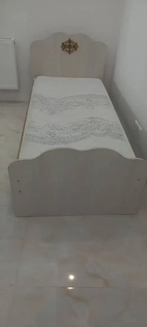 تخت تک نفره همراه با تشک ترکیه ای در حد نو|تخت و سرویس خواب|مرند, |دیوار