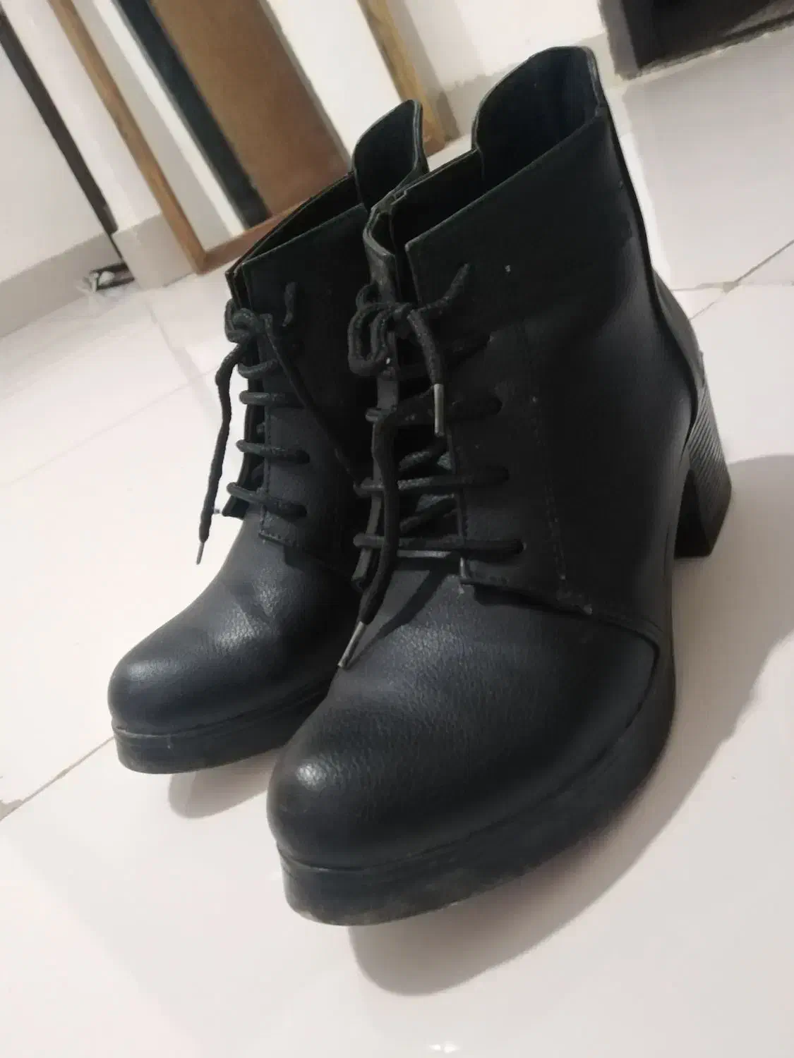 نیم بوت|کیف، کفش، کمربند|اسفراین, |دیوار