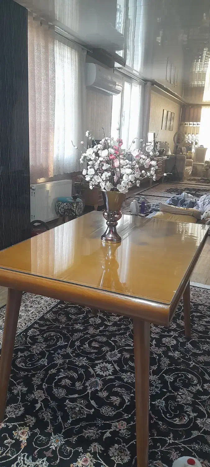 تخت خواب و میز غذا خوری|میز و صندلی غذاخوری|کاشان, راوند|دیوار