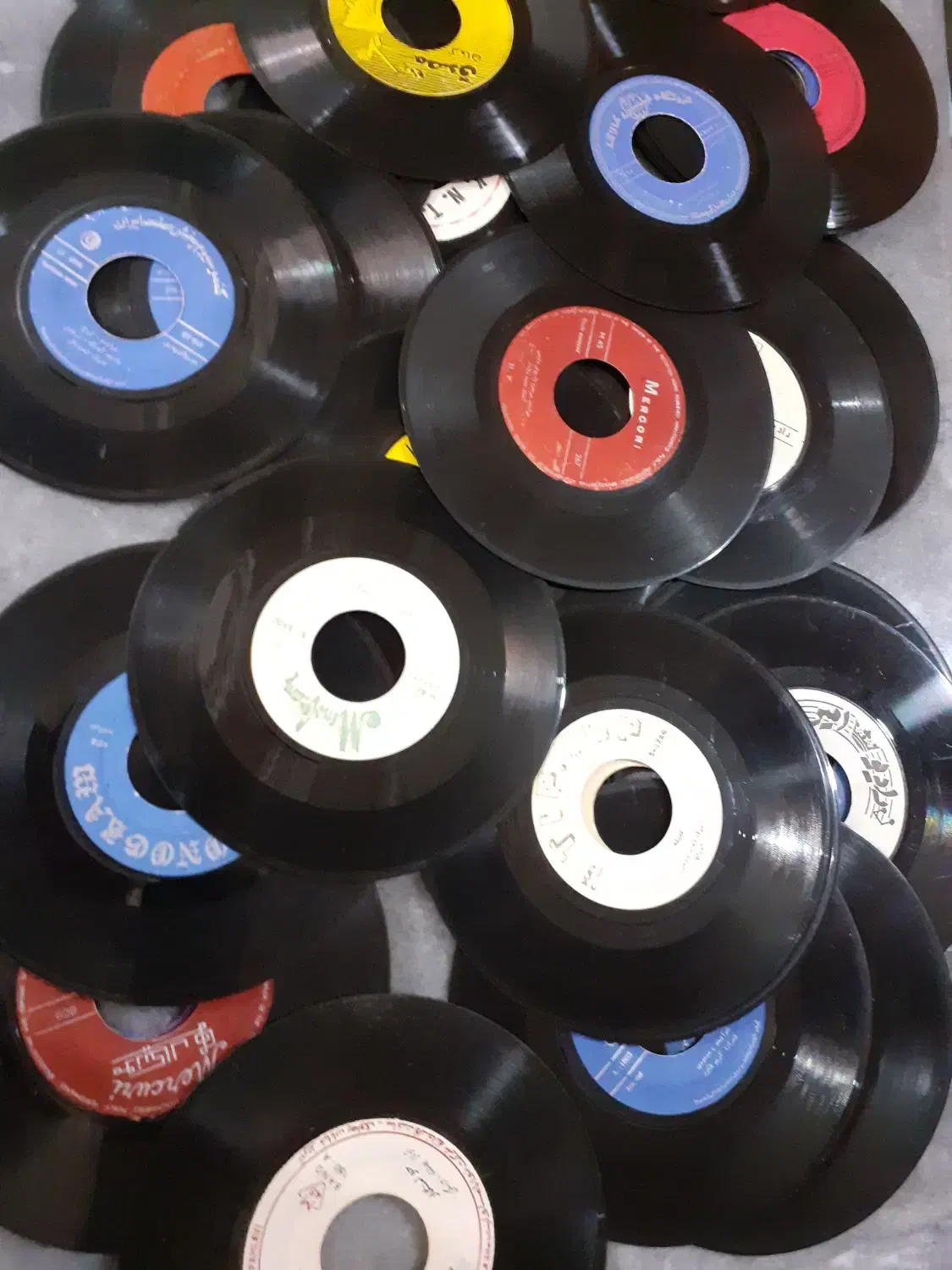 تعدادی صفحه ۴۵ دور فارسی و ترکی|فیلم و موسیقی|تبریز, |دیوار