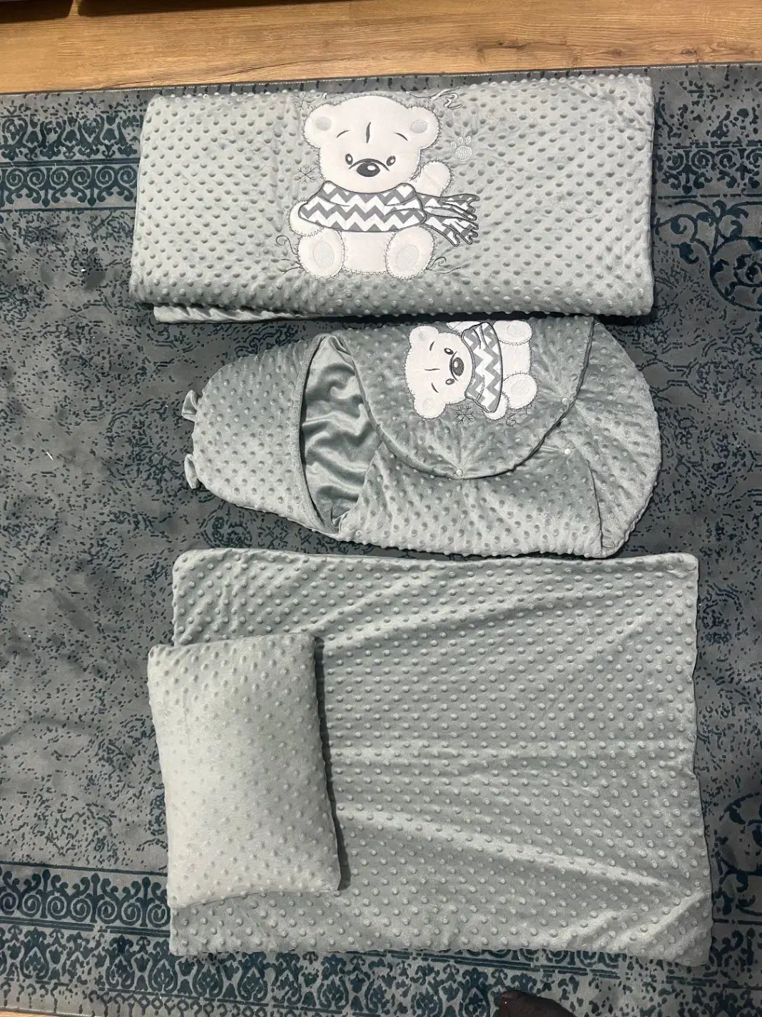 پتو و قنداق طوسی مخمل طرح خرسی نوزادی نو|رختخواب، بالش، پتو|مشکین‌دشت, |دیوار