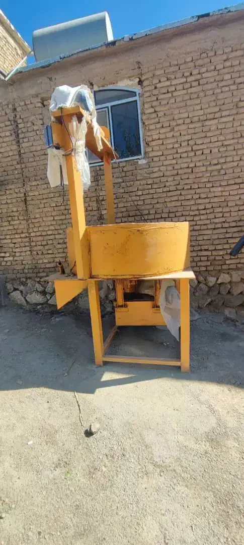فروش یک دستگاه خلاته میکسر مخصوص بلوک زنی وینچ دار|ماشین‌آلات صنعتی|ناغان, |دیوار