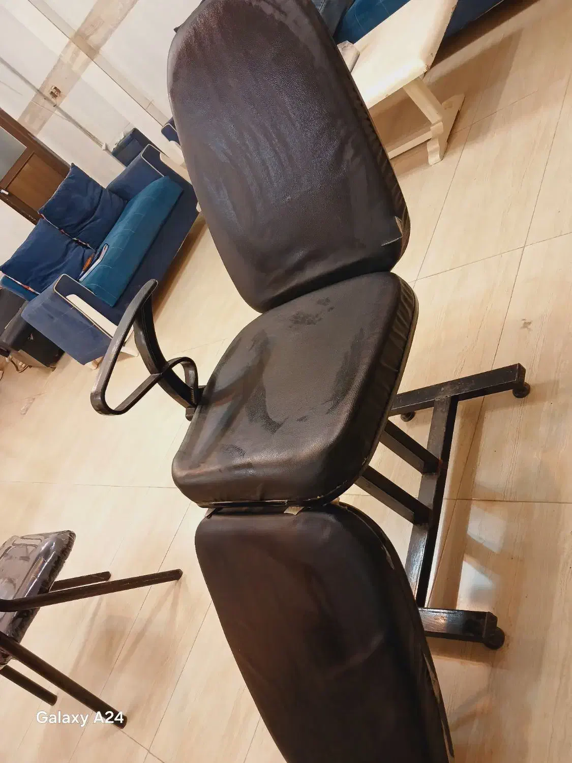 صندلی اصلاح|آرایشگاه و سالنهای زیبایی|تربت جام, جامی|دیوار