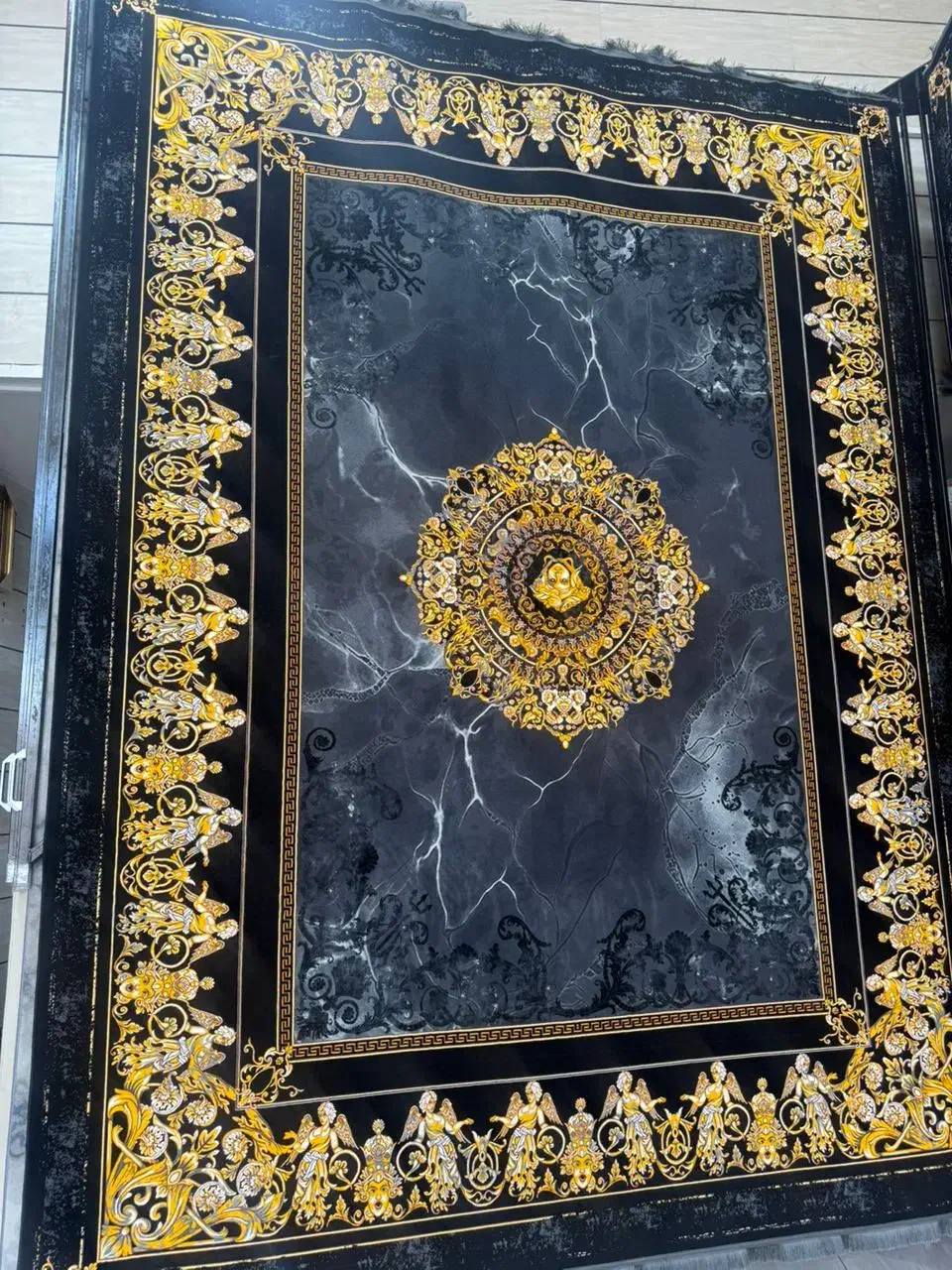 فرش قالی هاتم|فرش|شیراز, میانرود|دیوار