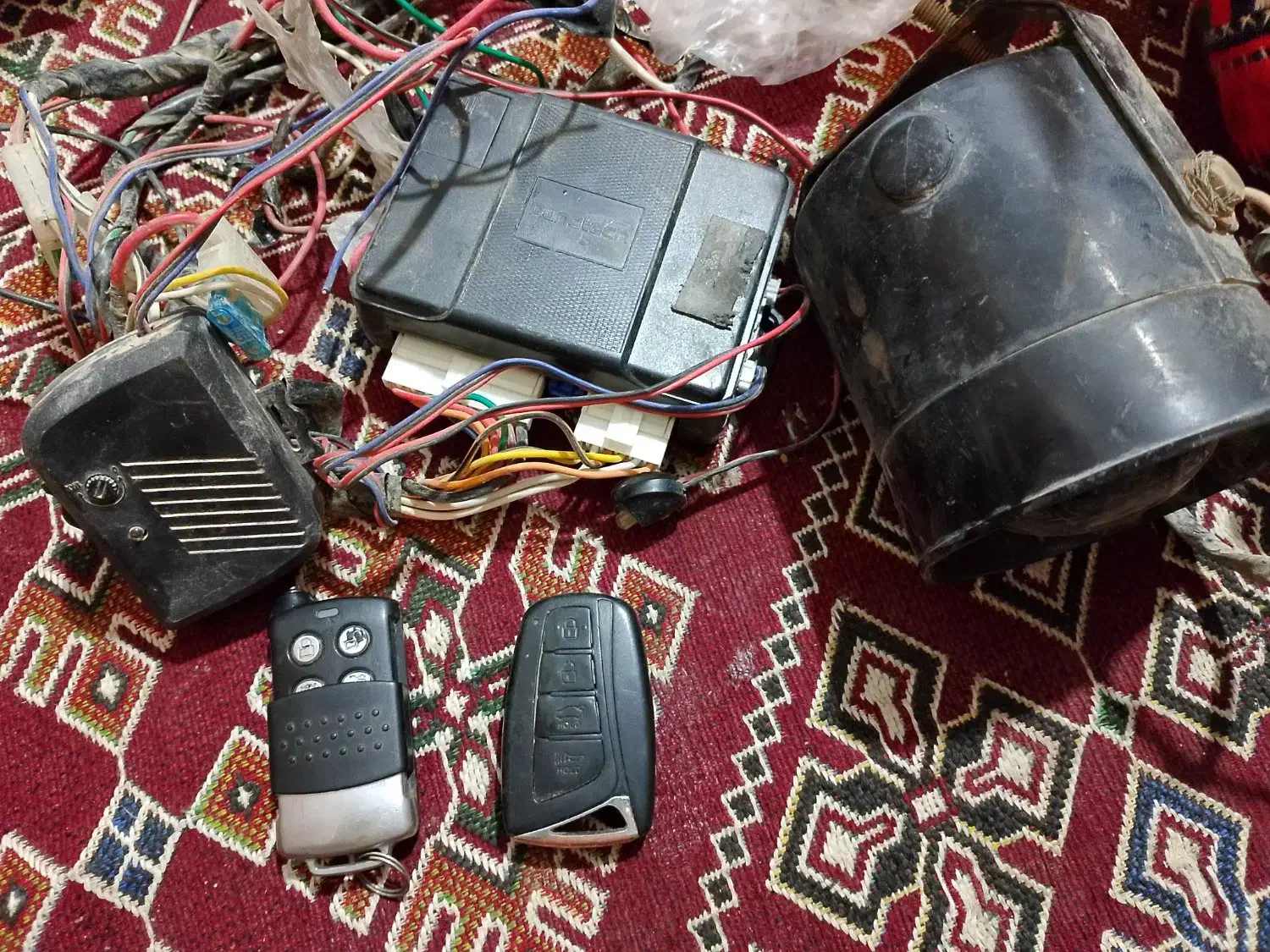 دزد گیر خشک دو ما رو ماشین بسته بوده|قطعات یدکی و لوازم جانبی|خمک, |دیوار