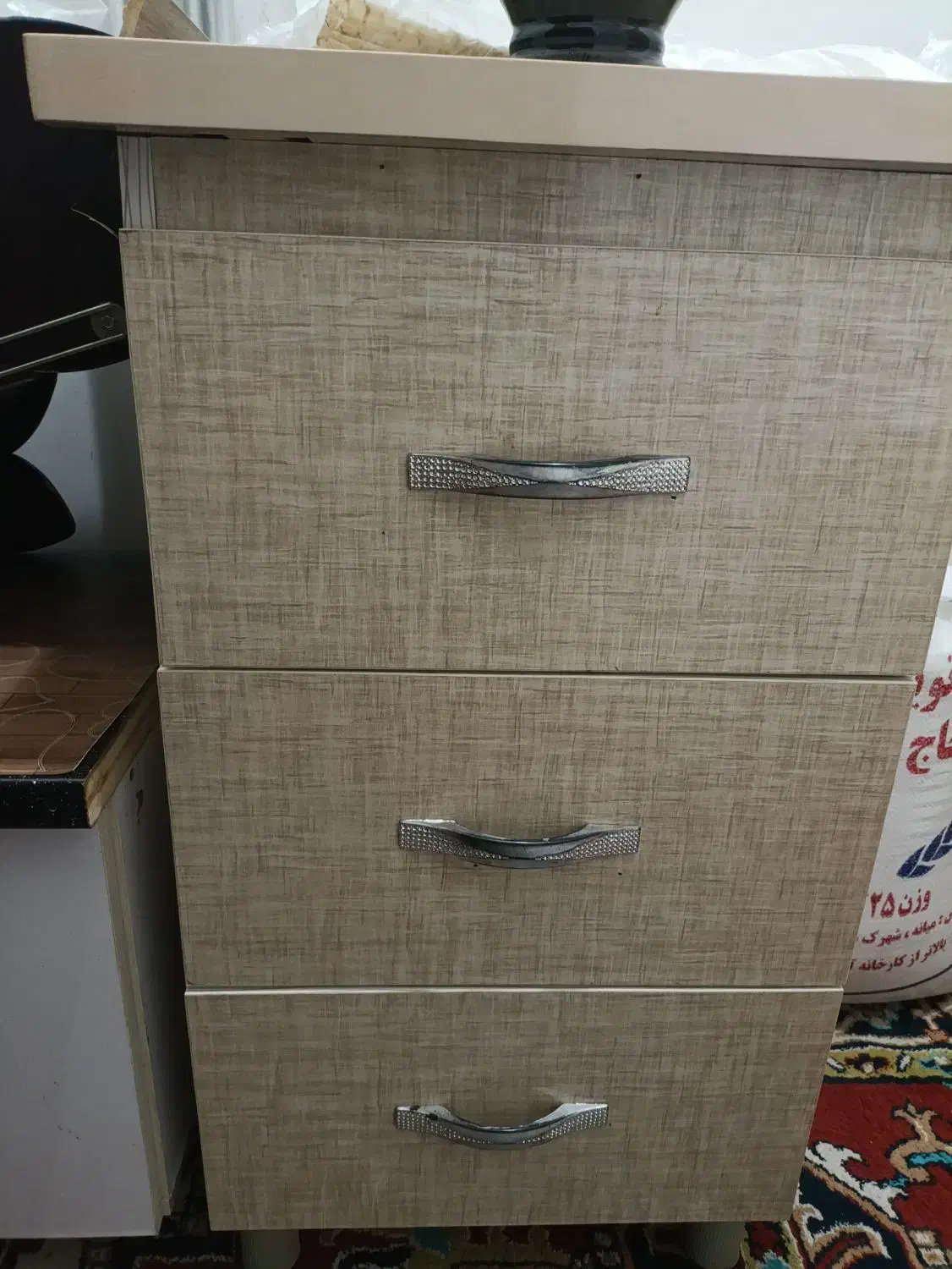 میز سه کشو|جاکفشی، کمد، دراور|اهر, |دیوار