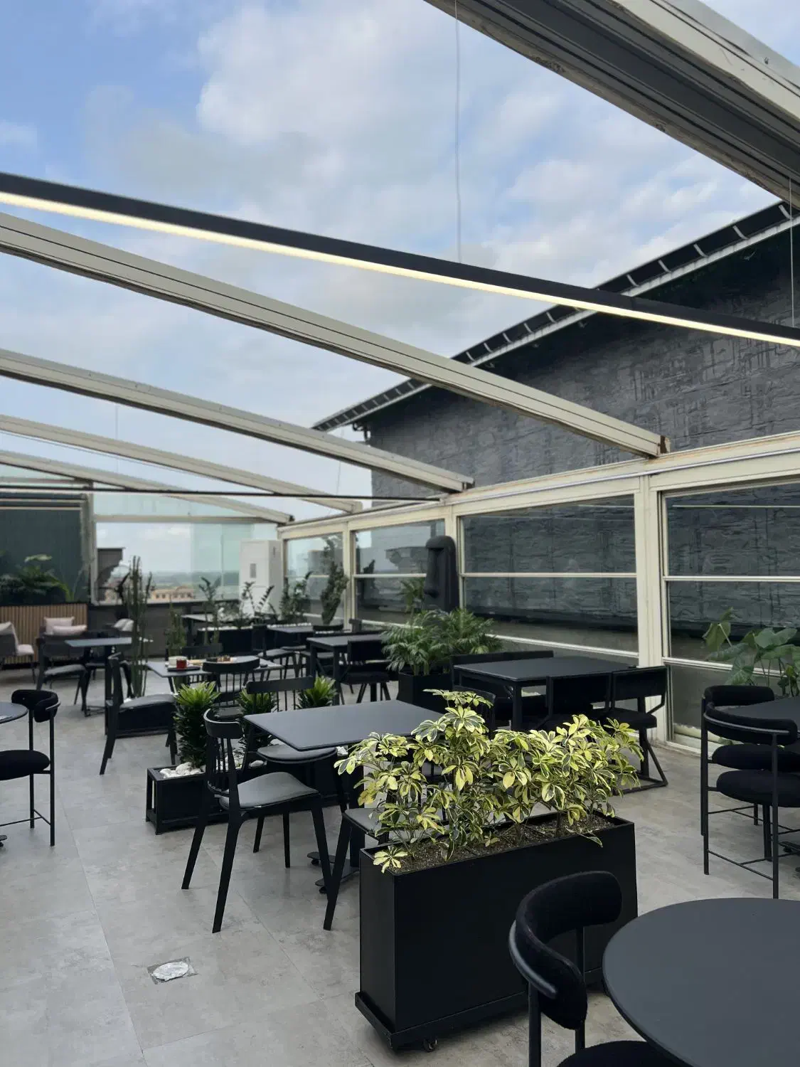 استخدام ویتر|استخدام خدمات فروشگاه و رستوران|لاهیجان, گلستان|دیوار