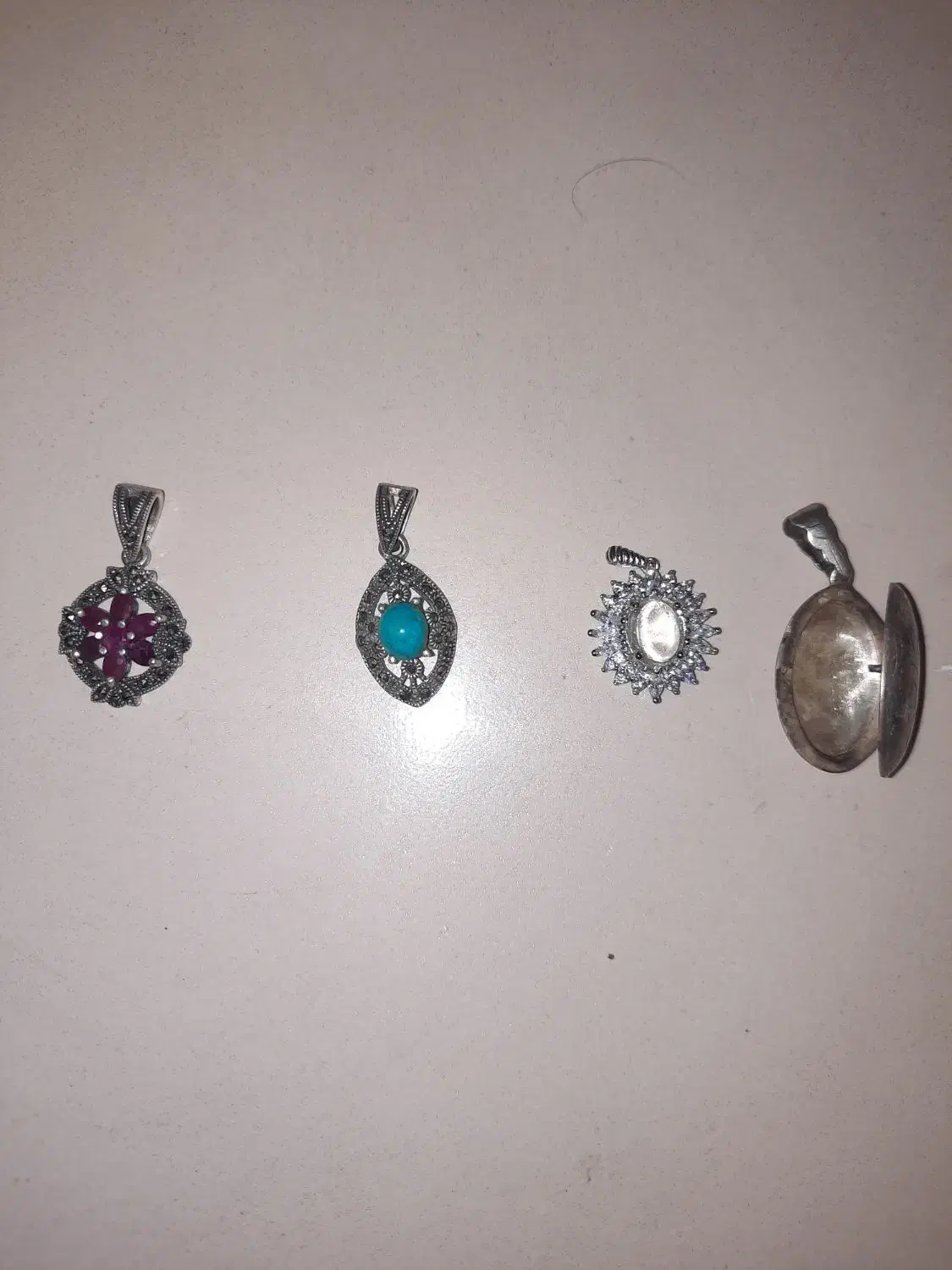 گردن اویز نقره|کلکسیون اشیاء عتیقه|کرج, شهرک بنفشه|دیوار