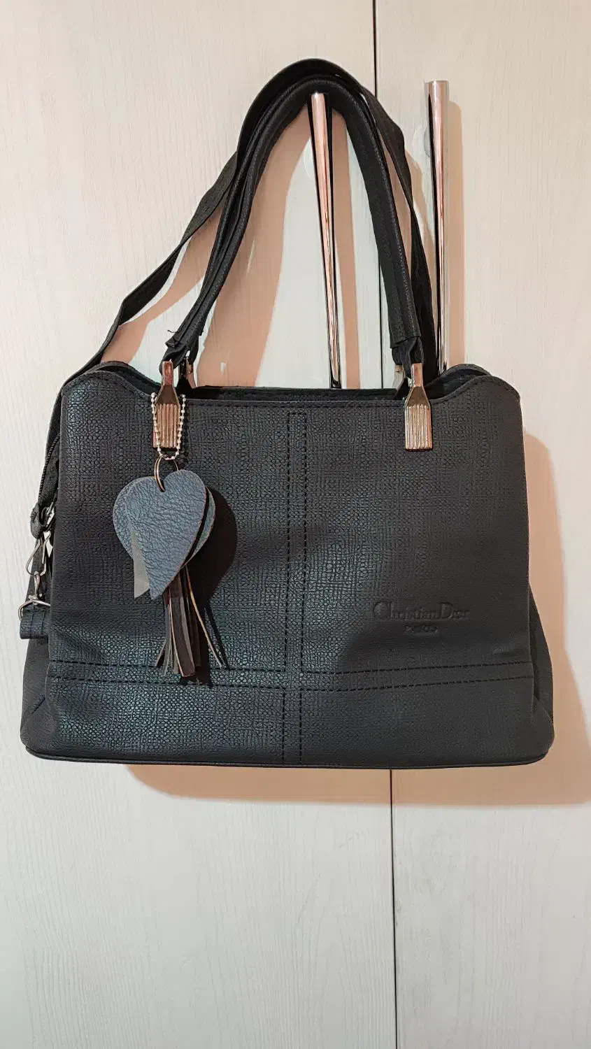 کیف مشکی|کیف، کفش، کمربند|پرند, فاز ۶|دیوار