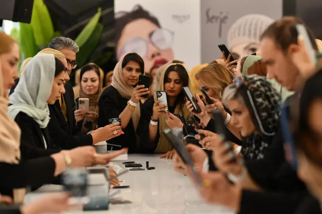 کار در منزل فقط با موبایل  برای خانم ها|استخدام بازاریابی و فروش|کرمانشاه, |دیوار