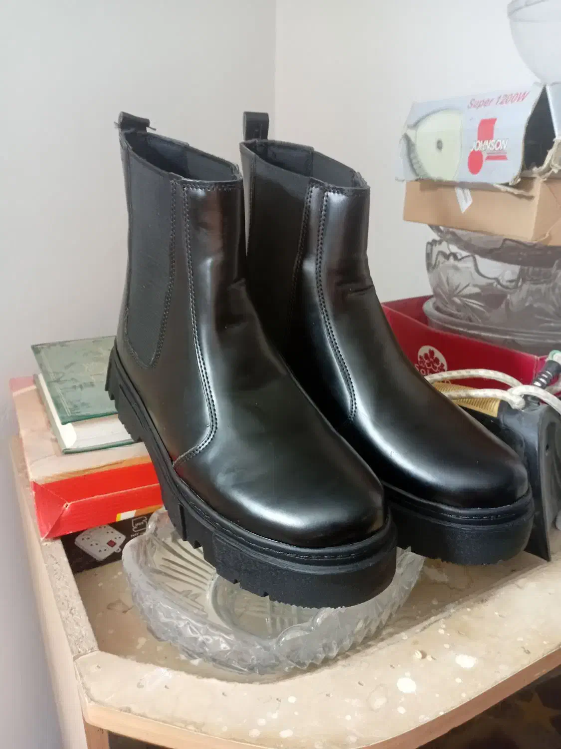 بوت برشکاه|کیف، کفش، کمربند|شیروان (خراسان), |دیوار