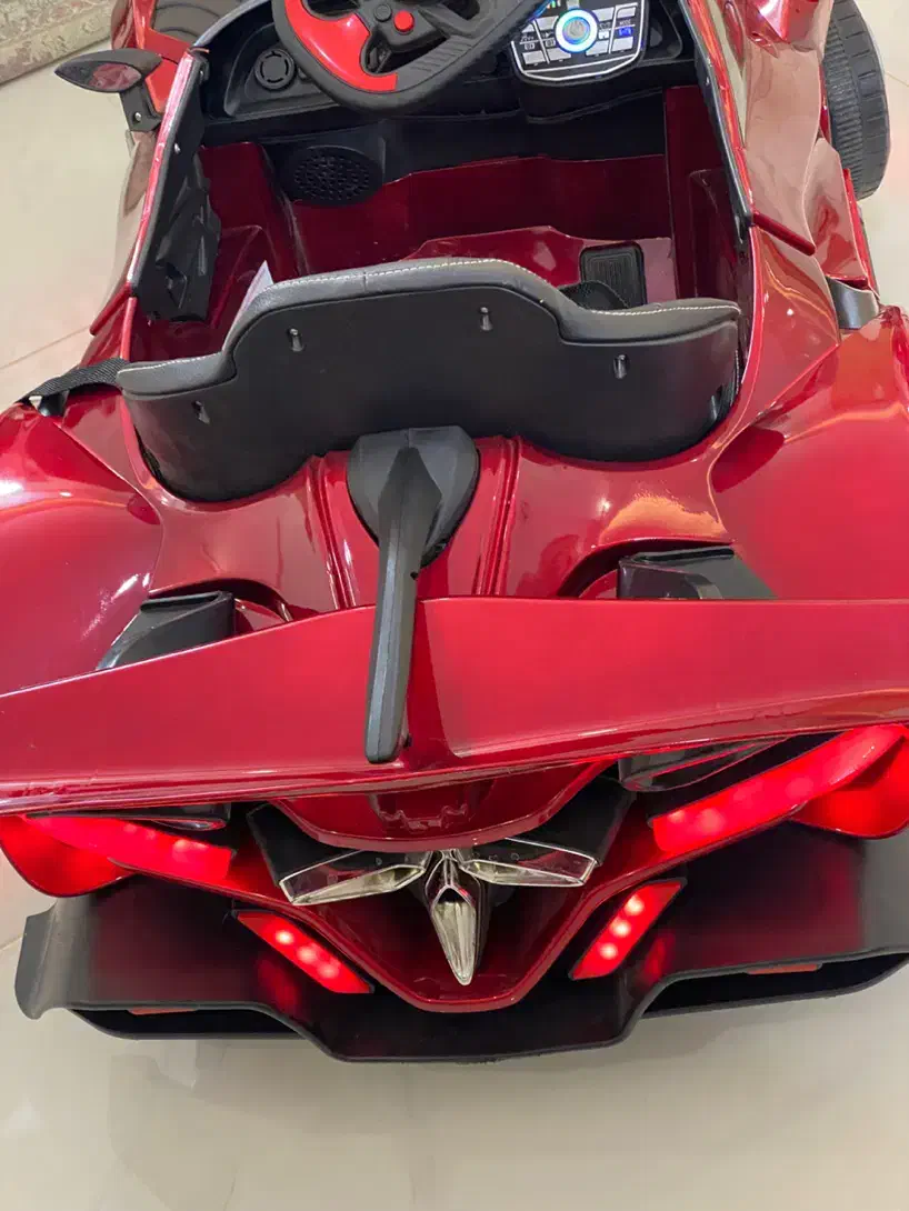 ماشین شارژی فراری بسیار شیک و کم کار|اسباب و اثاث بچه|بجنورد, |دیوار