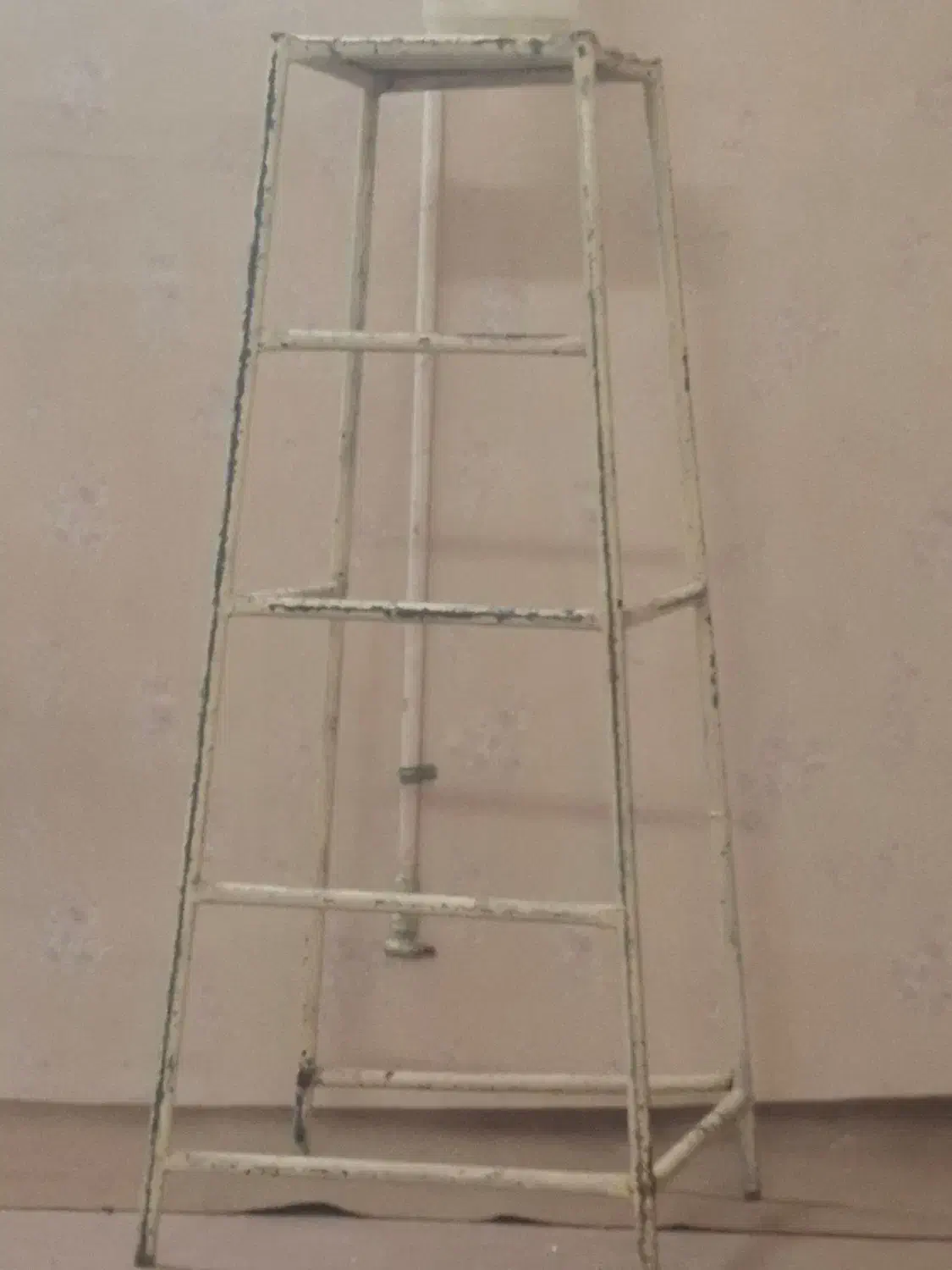 چهارپایه آهنی|مصالح و تجهیزات ساختمان|قم, نوبهار|دیوار