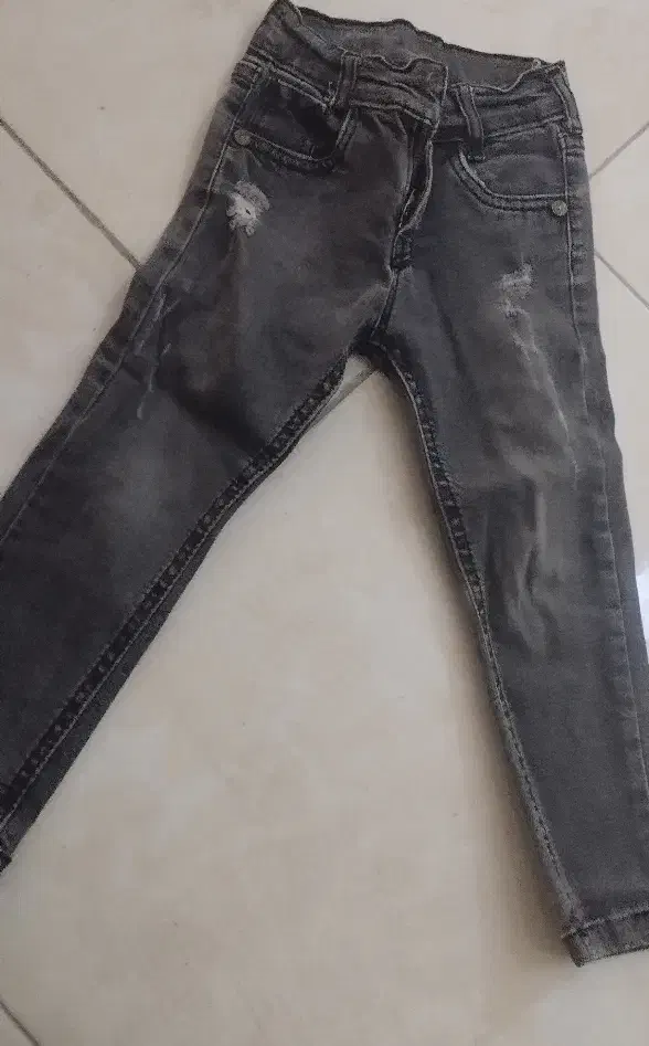 شلوار بیرونی بچه گانه|کفش و لباس بچه|اندیشه, اندیشه فاز ۱|دیوار