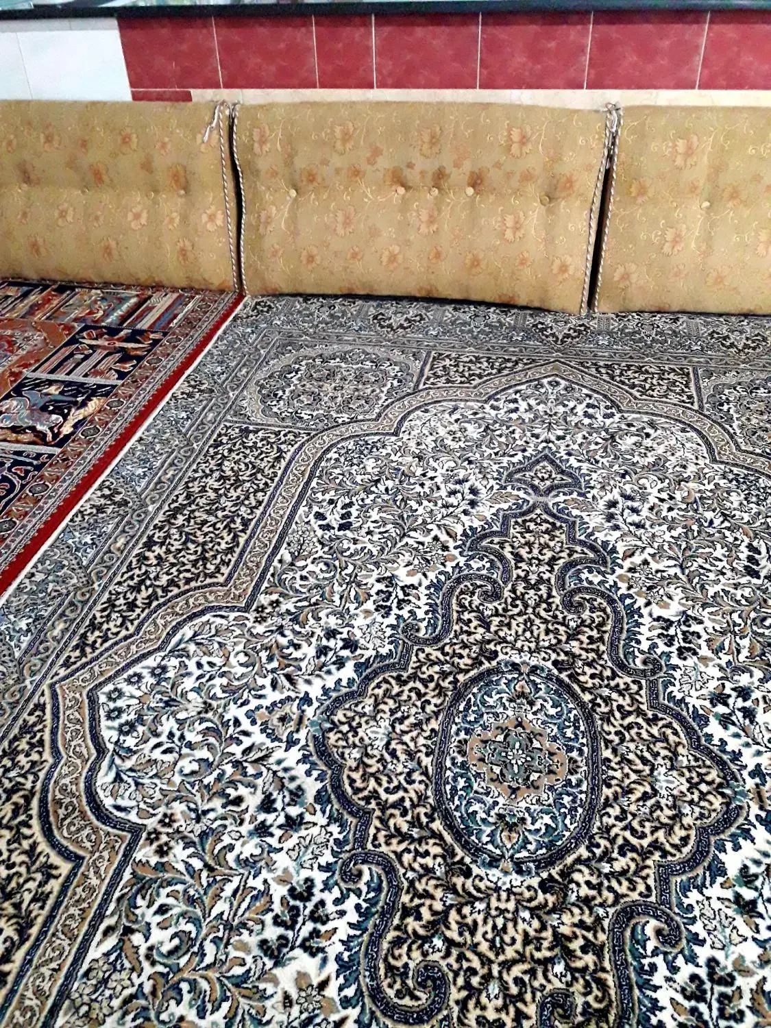 ۳عدد پشتی|پشتی|کوهدشت, |دیوار