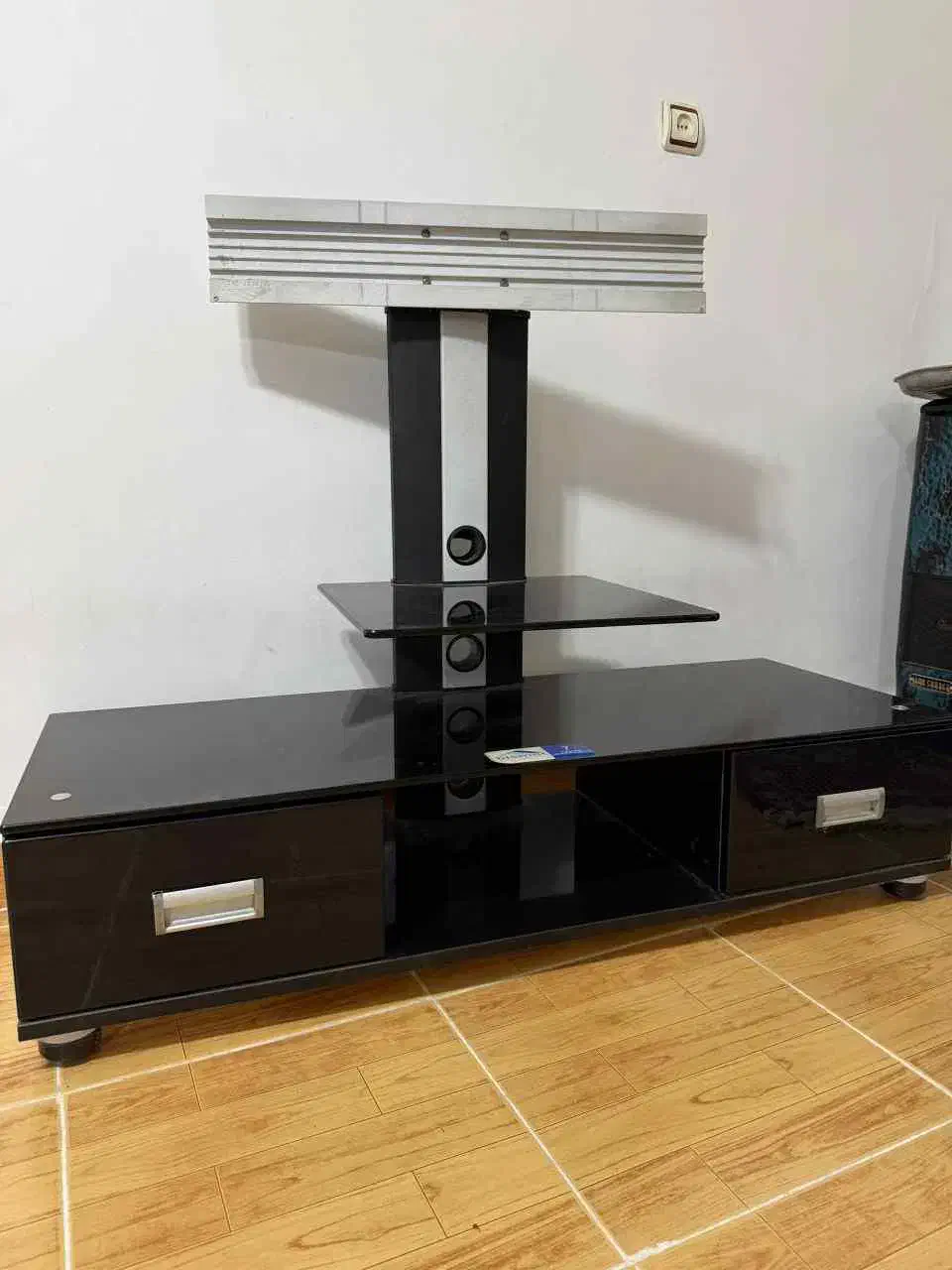 میزتلوزیون وارداتی در حد نو|میز تلویزیون|رشت, آب آسیاب|دیوار