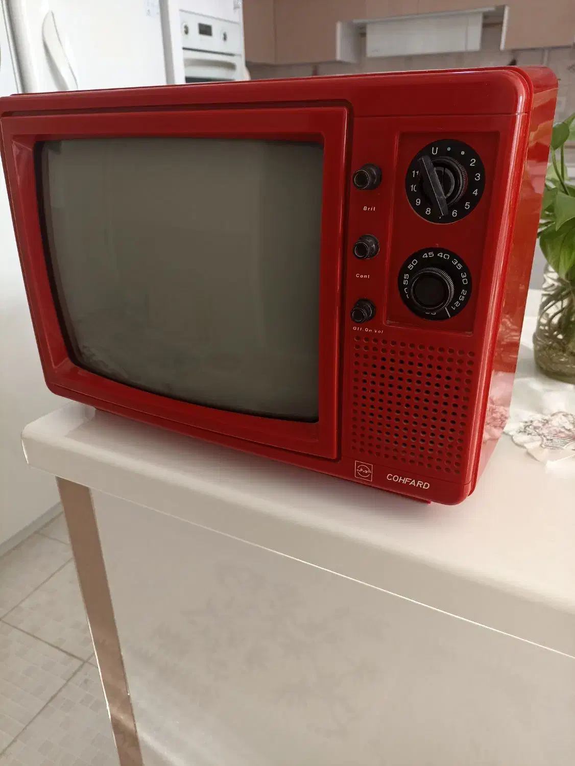 تلویزیون سیاه و سفید کوه فرد|تلویزیون و پروژکتور|کرمان, |دیوار