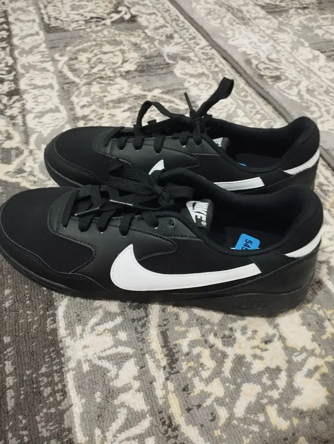 کتونی نایک نو|کیف، کفش، کمربند|اندیشه, اندیشه فاز ۱|دیوار