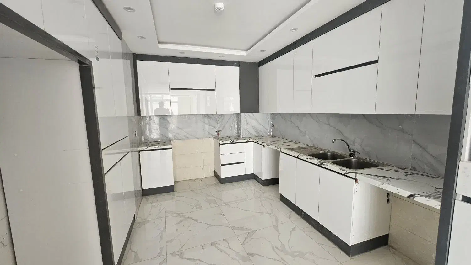 پروین*آپارتمان ۱۴۵ متری*۳ خواب*نوساز*بورسی|فروش آپارتمان|اصفهان, خواجه عمید|دیوار