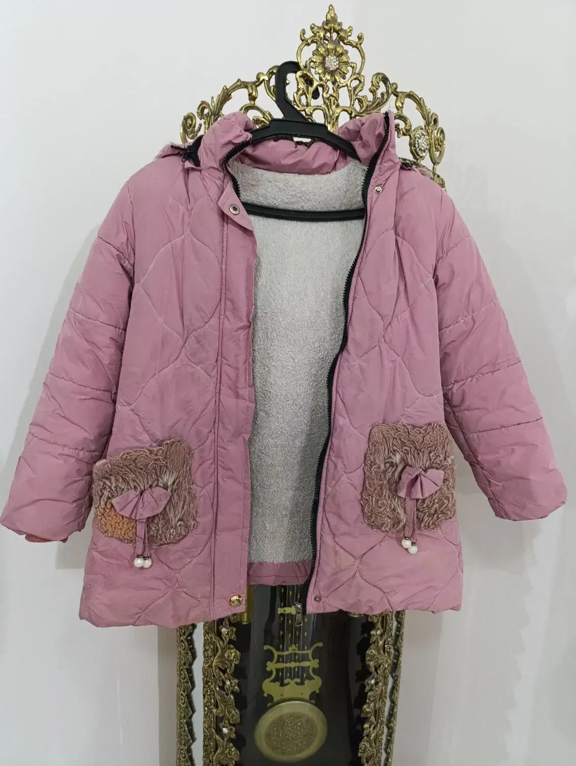 کاپشن الشتر|لباس|الشتر, |دیوار