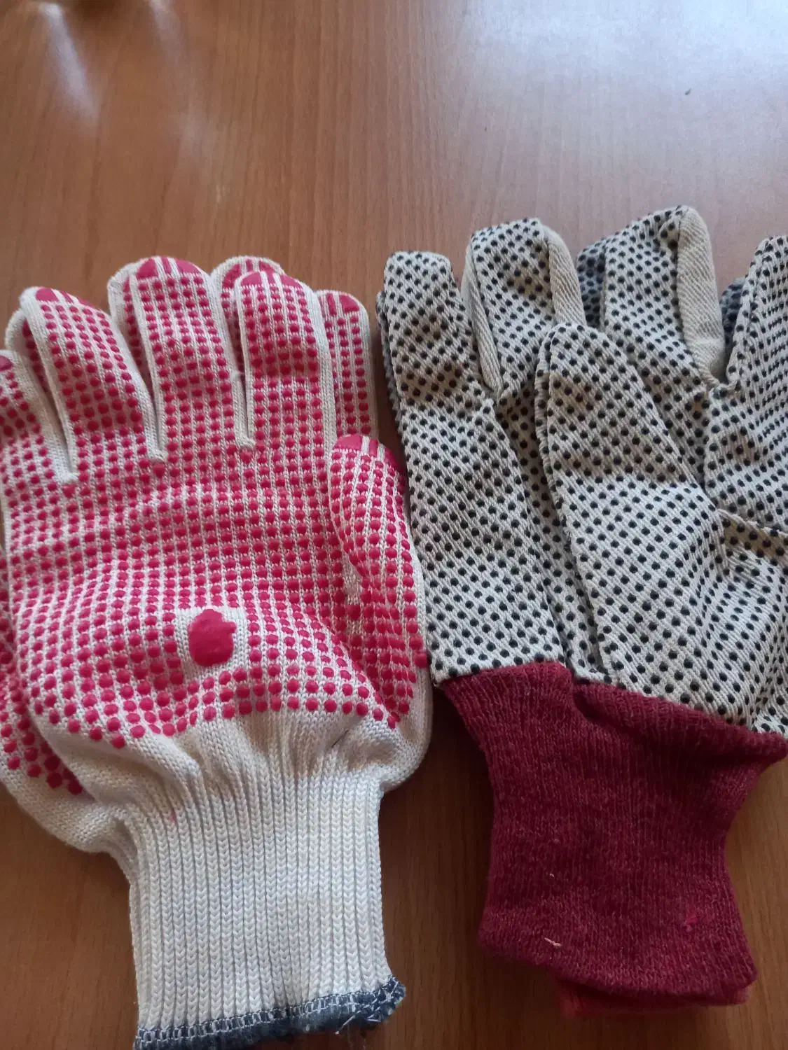 دستکش|لباس|شاهین‌شهر, فردوسی|دیوار