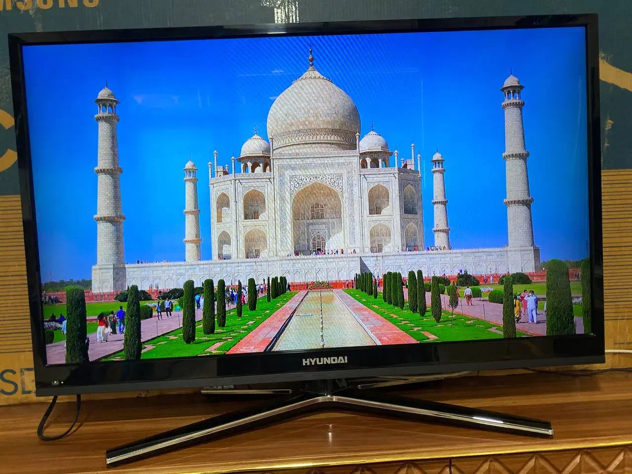 تلویزیون ال ای دی 42 اینچ هیوندای کره در حد نو|تلویزیون و پروژکتور|اشنویه, |دیوار