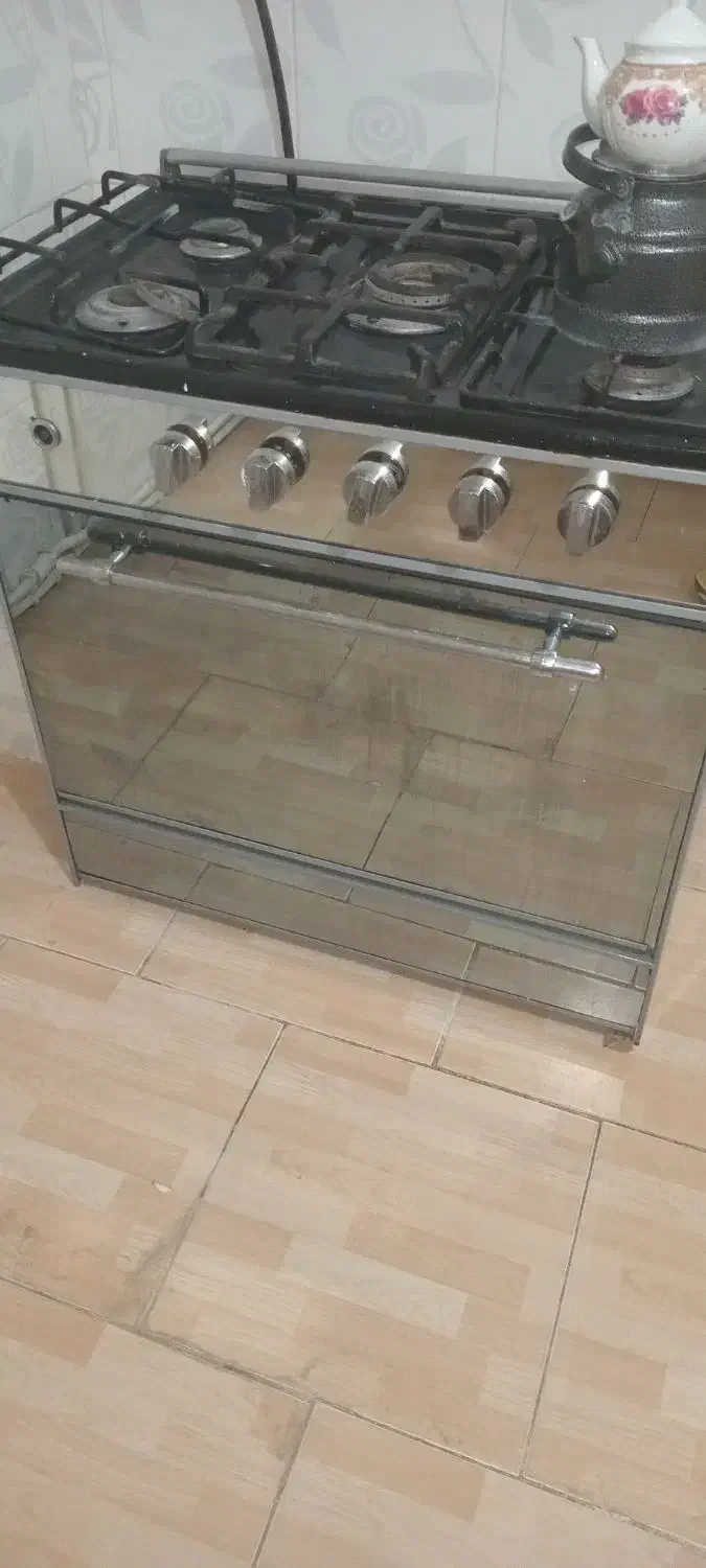 یک اوجاغ گاز ۵شعله و دو عدد فرش یکی|اجاق گاز و لوازم برقی پختوپز|سهند, |دیوار