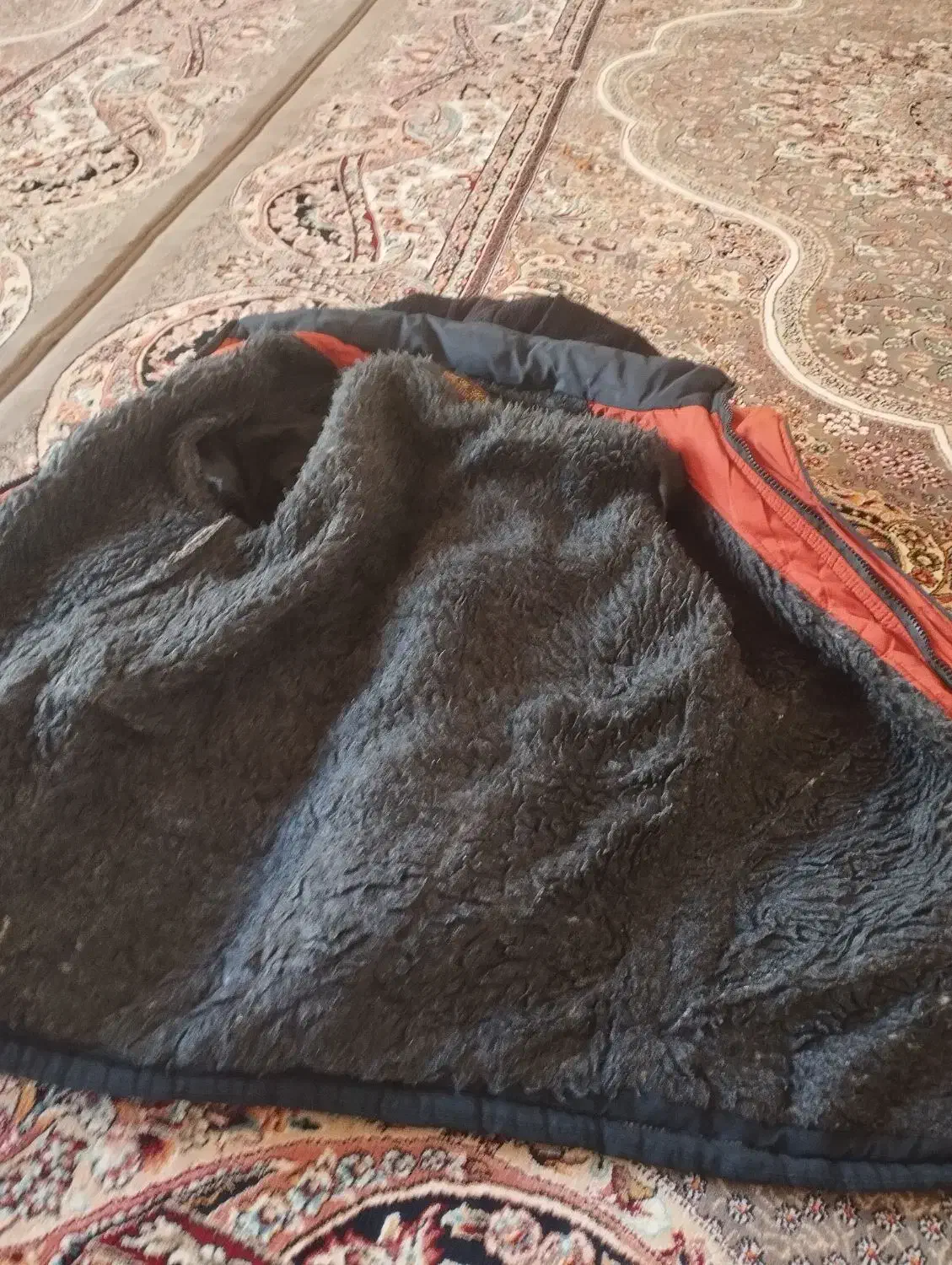 کاپشن|لباس|جوانرود, |دیوار