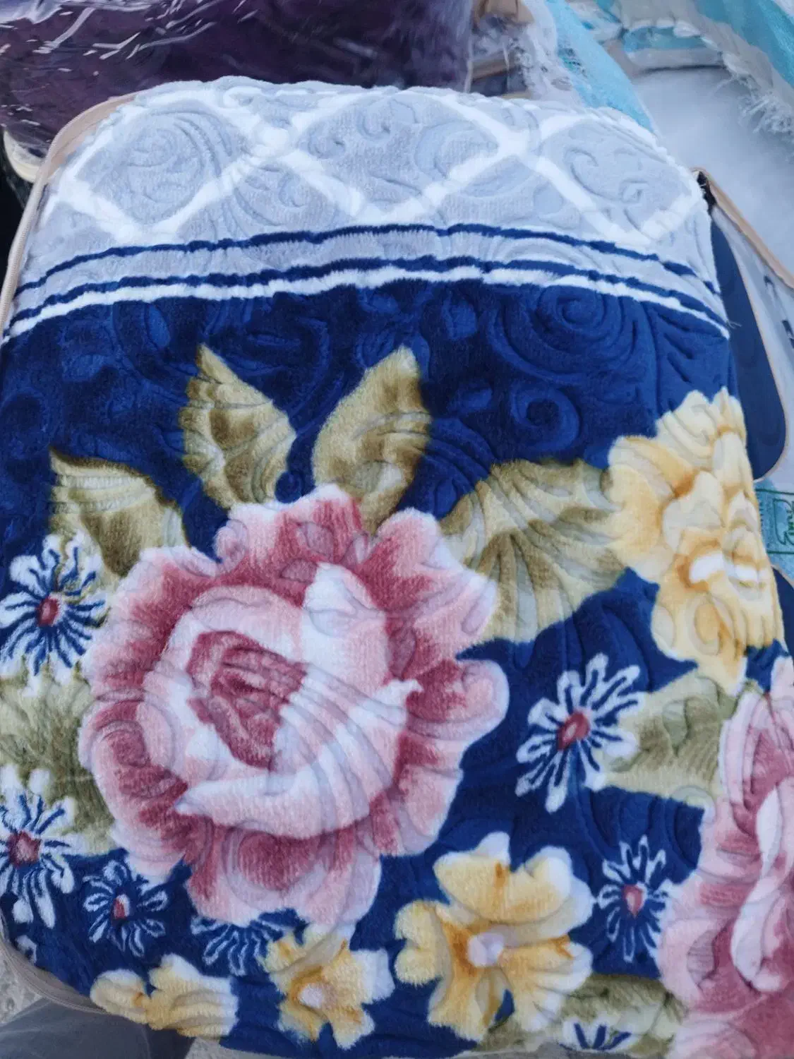 پتو برجسته گلبافت...|رختخواب، بالش، پتو|مرند, |دیوار