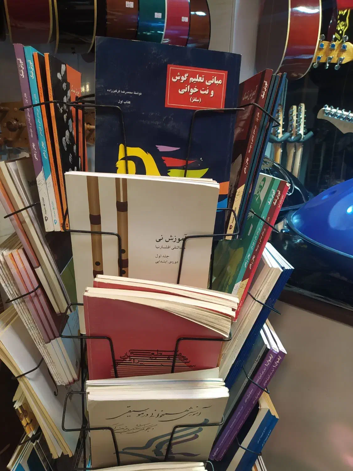 انواع کتابهای موسیقی گالری موسیقی آرتیاپاساژشهرسبز|کتاب و مجله آموزشی|لاهیجان, انقلاب|دیوار