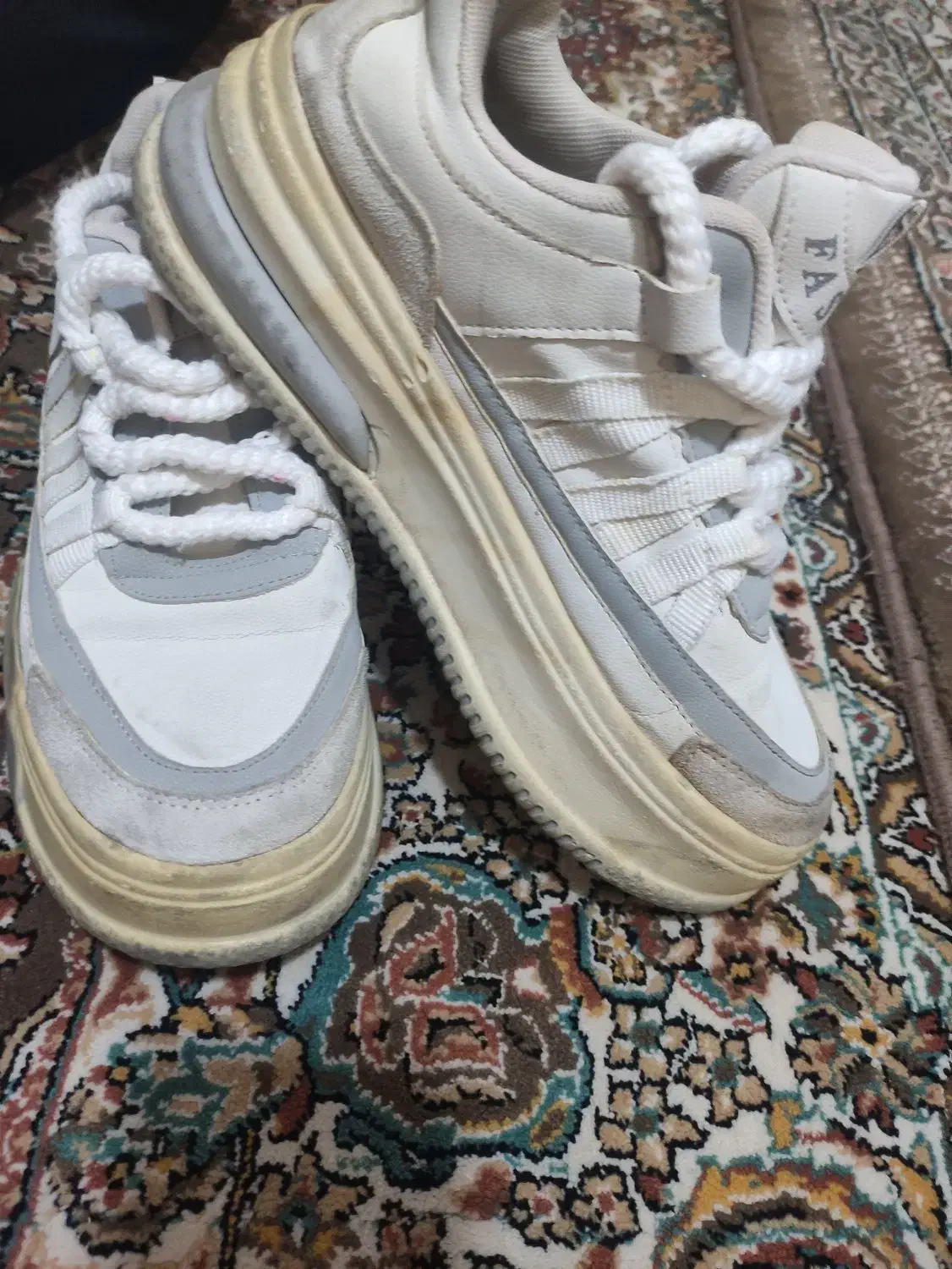 سلام کفش سفید ترتمیز به علت کوچک بودن سایز 39*40|کیف، کفش، کمربند|محمدیه-قزوین, |دیوار