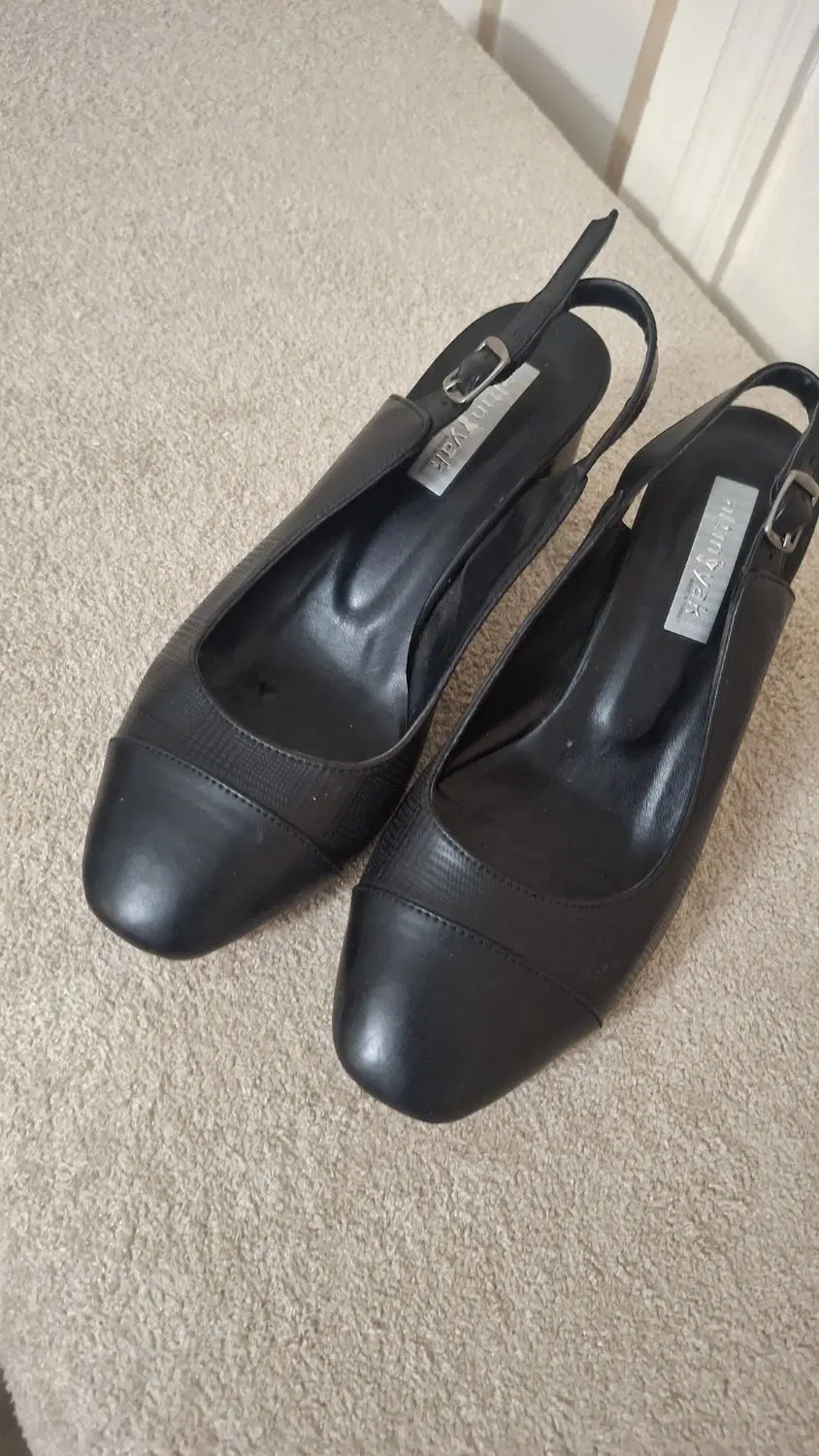 کفش|کیف، کفش، کمربند|سلماس, |دیوار